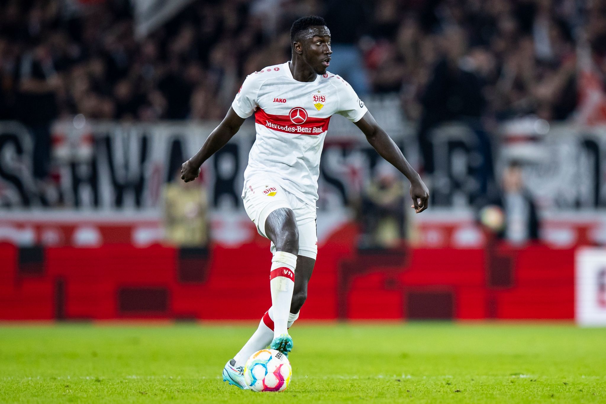 VfB Stuttgart verlängert mit Silas vorzeitig bis 2026