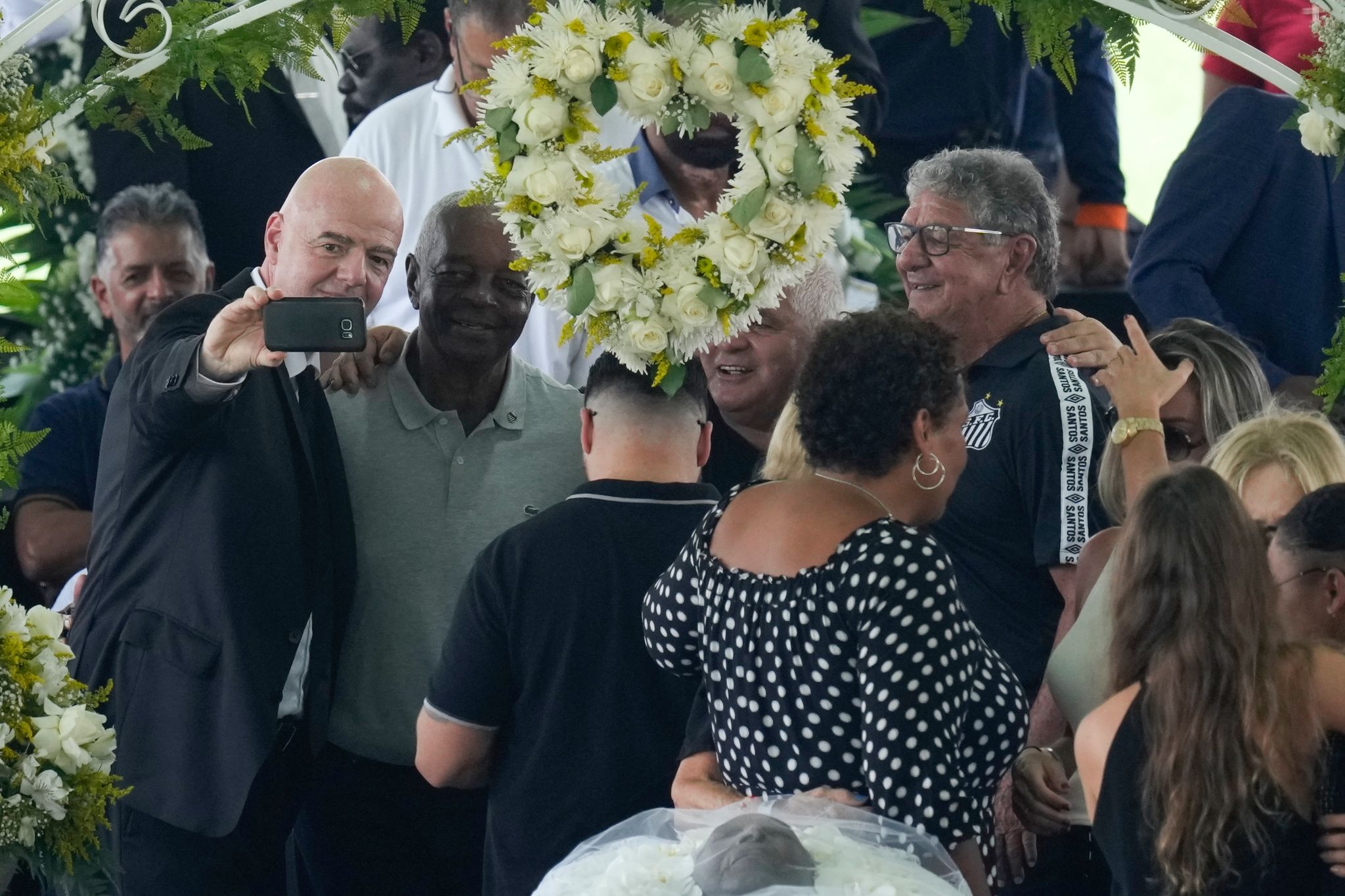 Infantino macht Selfie bei Totenwache für Pelé