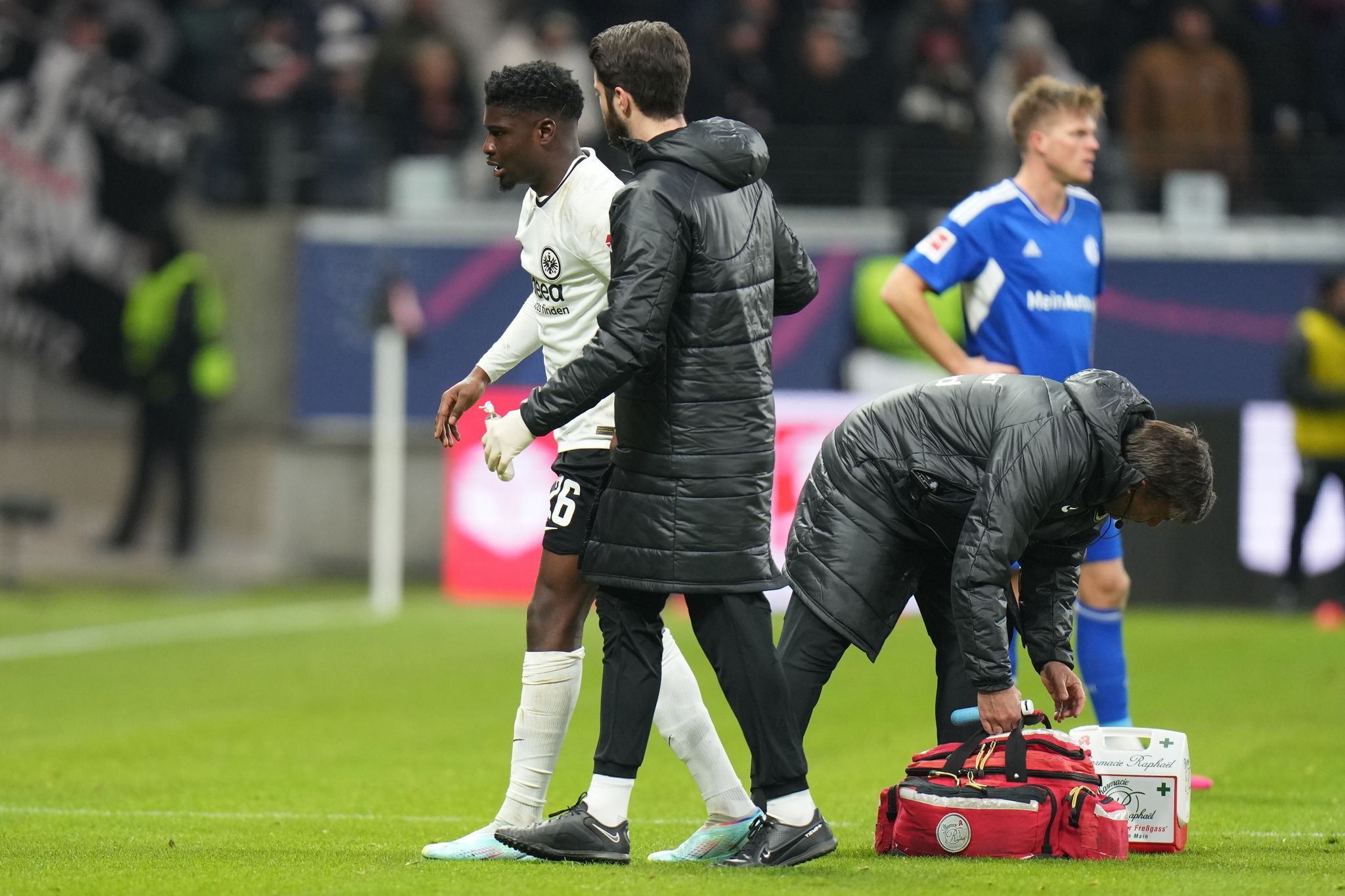 Eintracht-Profi Dina Ebimbe fällt lange aus