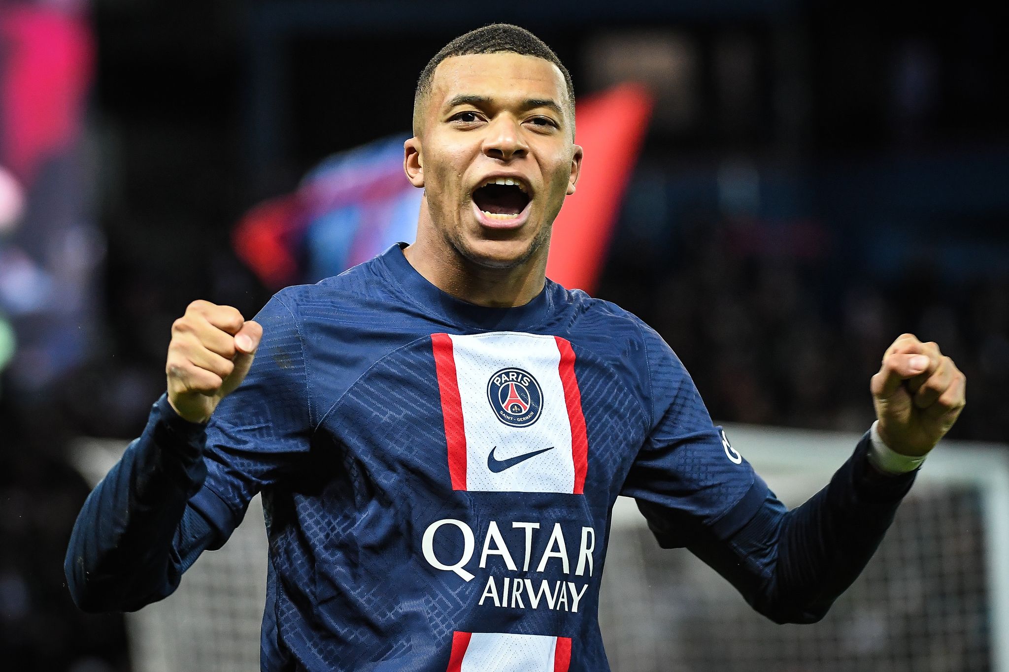 Club-Rekord als Kapitän: Mbappé schießt PSG ins Achtelfinale