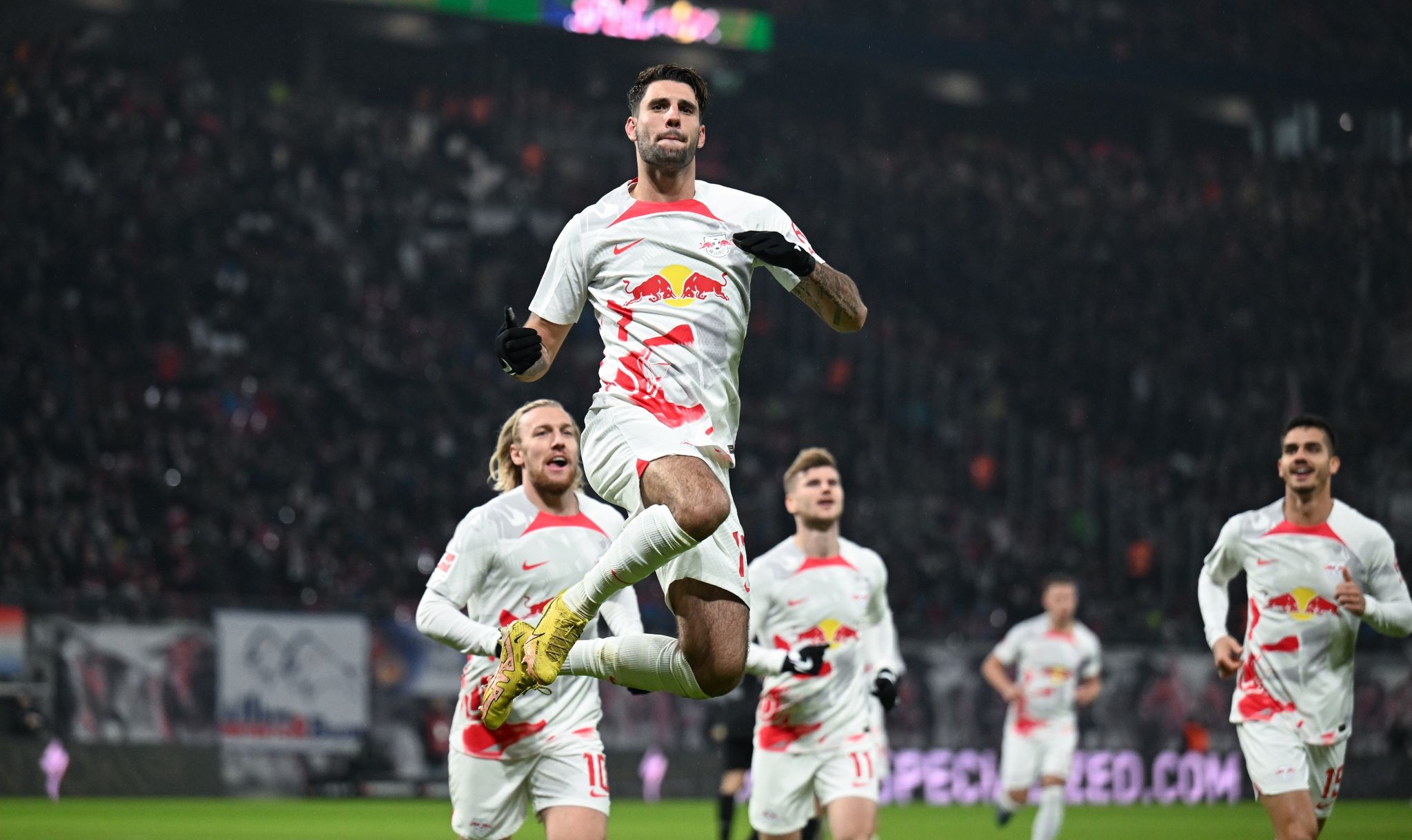 Szoboszlais Zaubertore: RB Leipzig setzt Bayern unter Druck