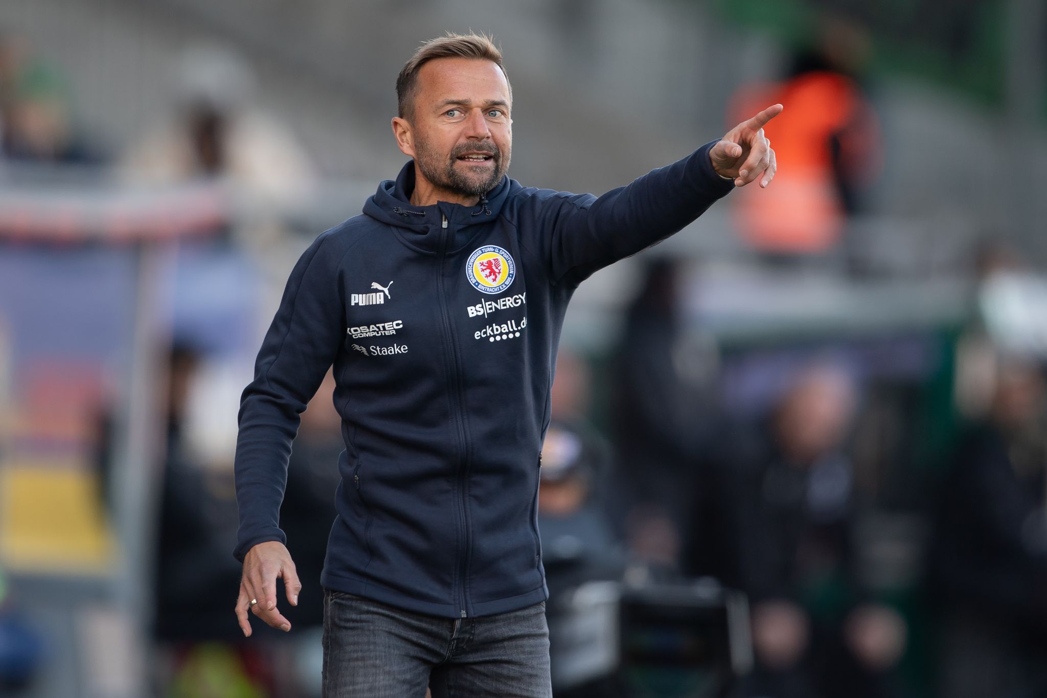 Braunschweig verlängert Vertrag mit Trainer Schiele bis 2025
