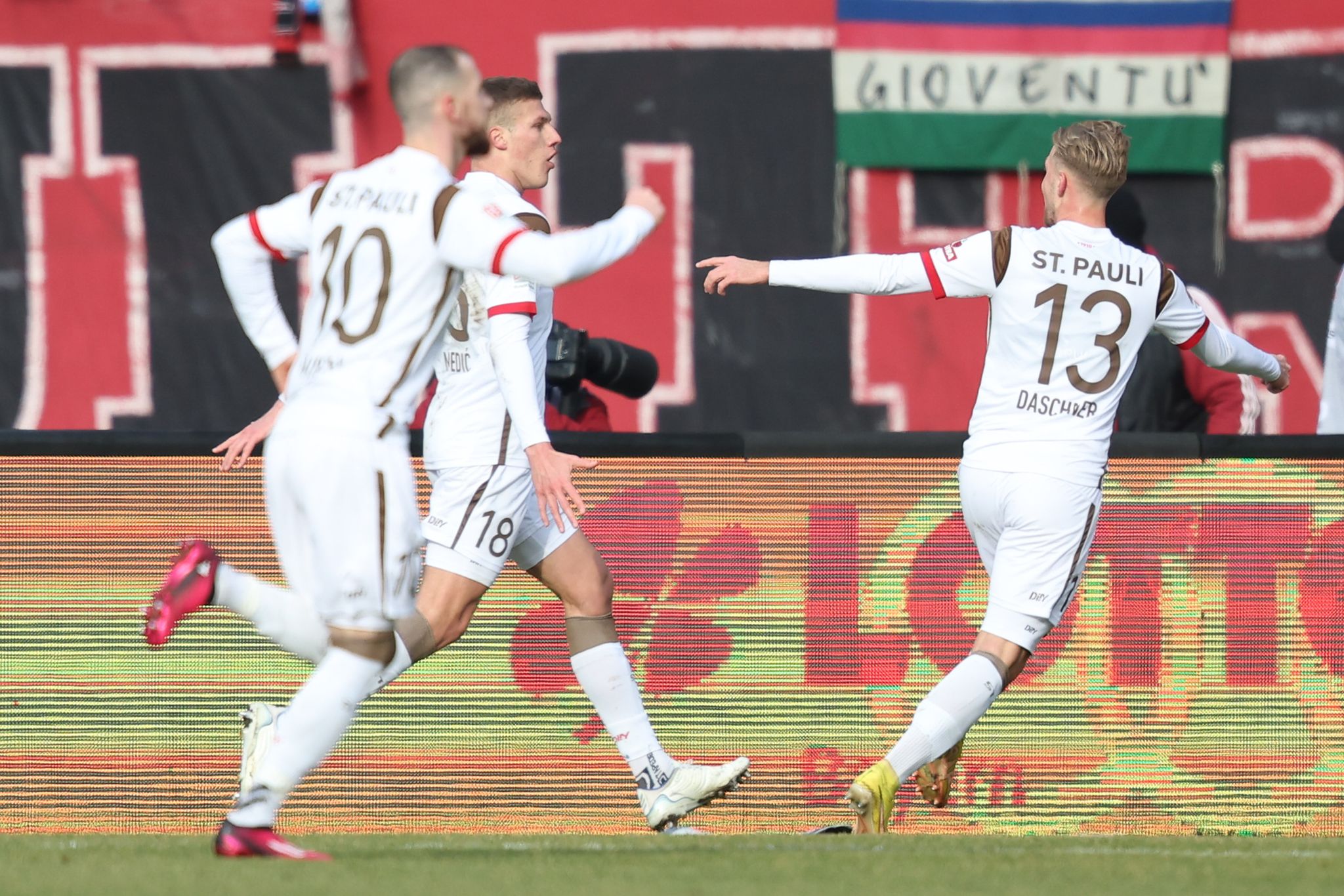 Pauli siegt 1:0 in Nürnberg – Hürzeler mit Topeinstand