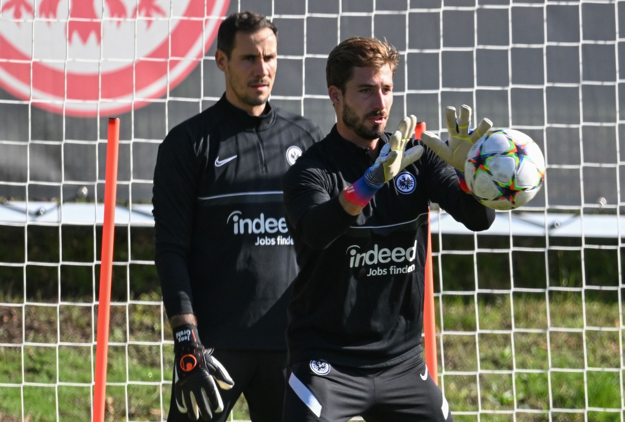 Eintracht Frankfurt verlängert mit Ersatztorhüter Grahl
