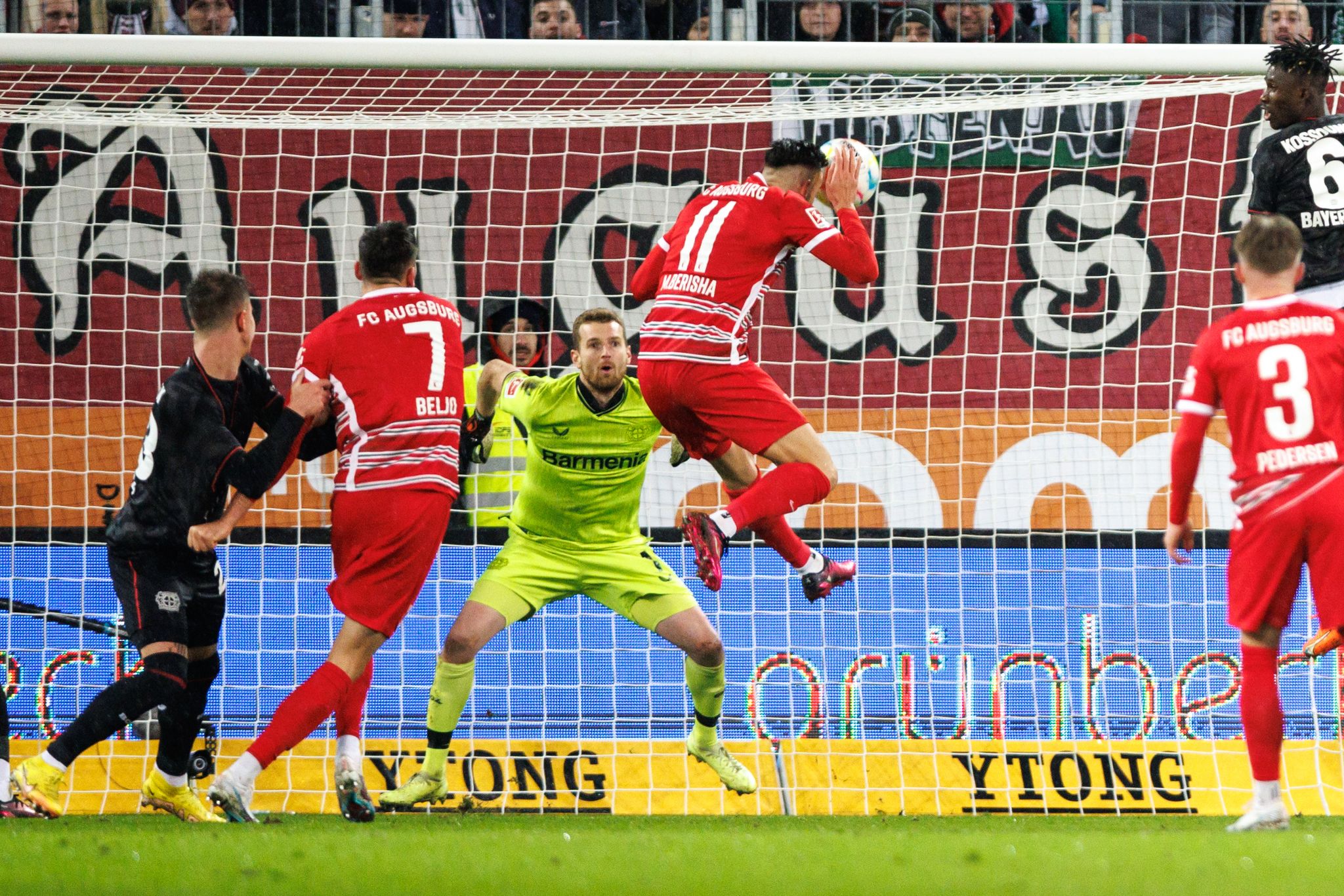Berisha lässt Augsburg jubeln – Nächster Dämpfer für Bayer