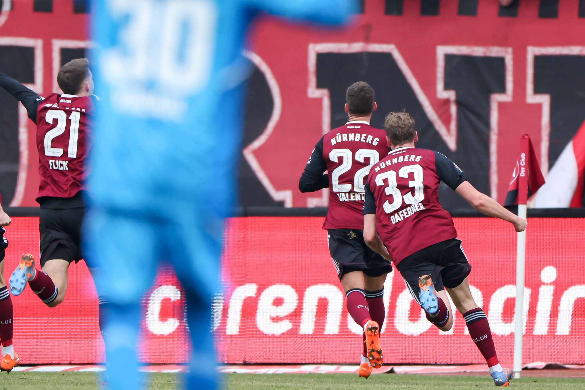 Nürnberg jubelt nach Valentinis Hammer-Tor auch in der Liga