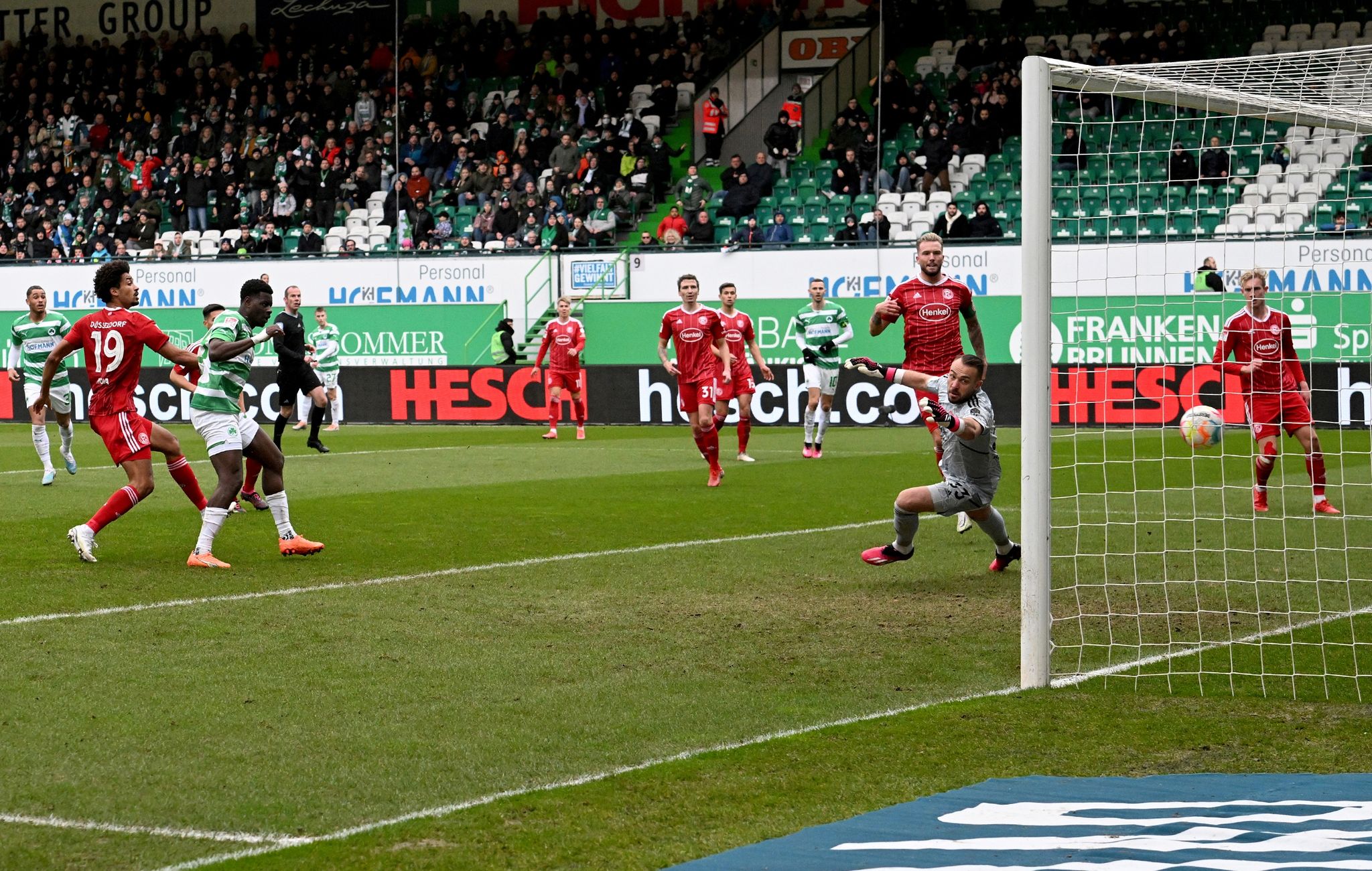 Doppelpack von Ache: Fürth bezwingt Düsseldorf