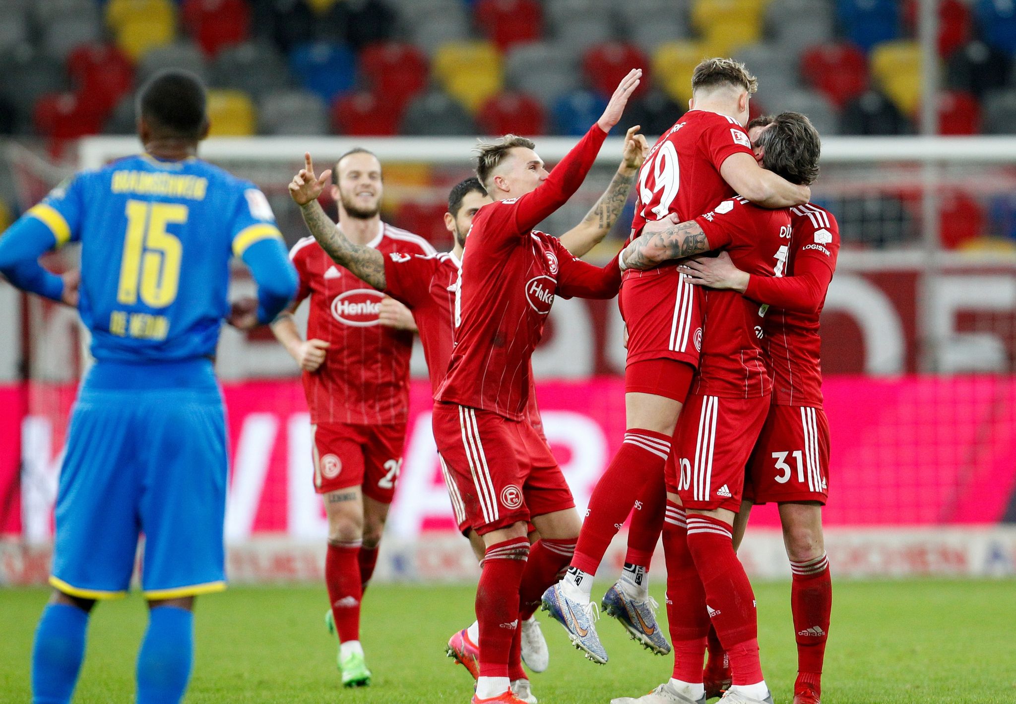 Fortuna landet Pflichtsieg – KSC distanziert den Jahn