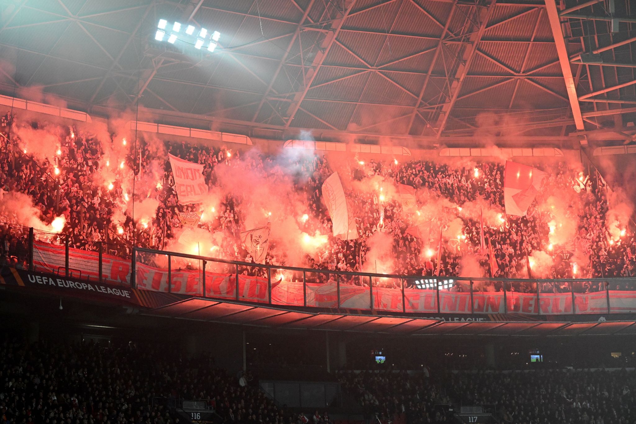 Wegen Pyrotechnik: Union droht Auswärtsspiel ohne Fans