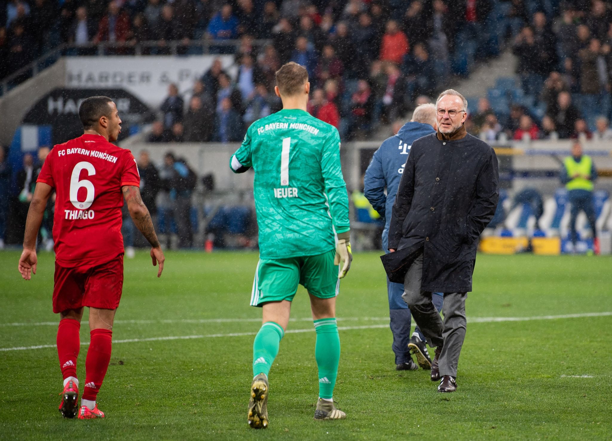 Rummenigge: Keine vorzeitige Trennung von Bayern und Neuer