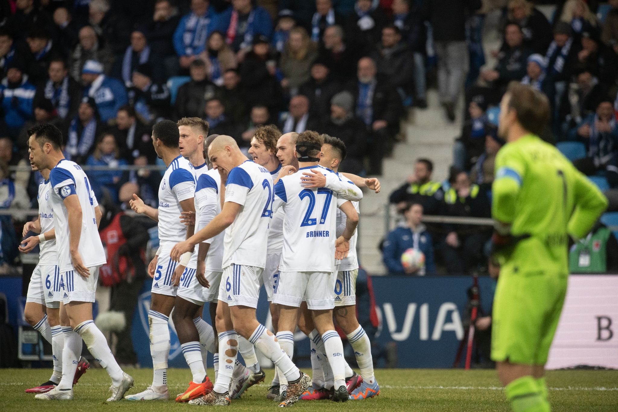 S04 nicht mehr Letzter – Reis-Triumph bei brisanter Rückkehr