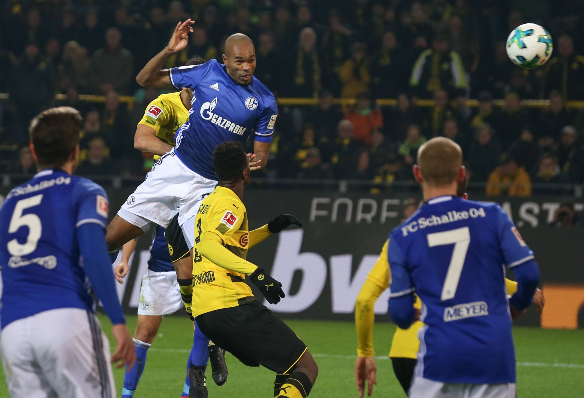 Ein Nebelspiel, zwei Hundebisse: Anekdoten zum Revier-Derby