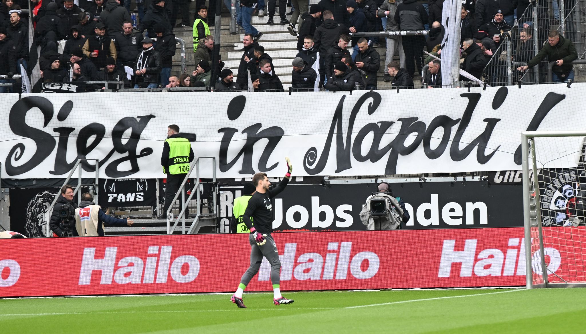SGE-Verfügung erfolgreich: Neapel muss Tickets anbieten