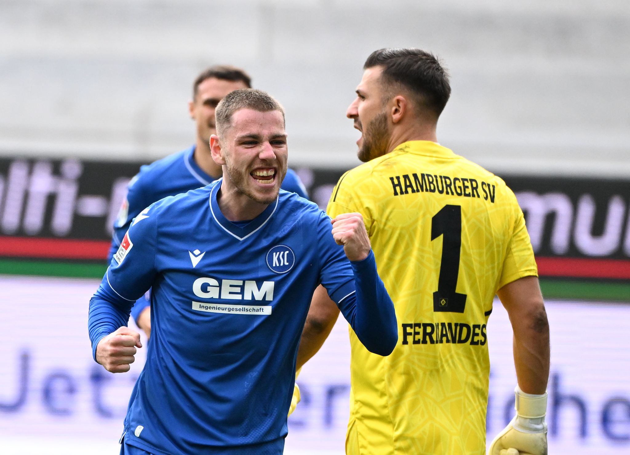 2:4 in Karlsruhe: HSV verliert und verpasst die Spitze