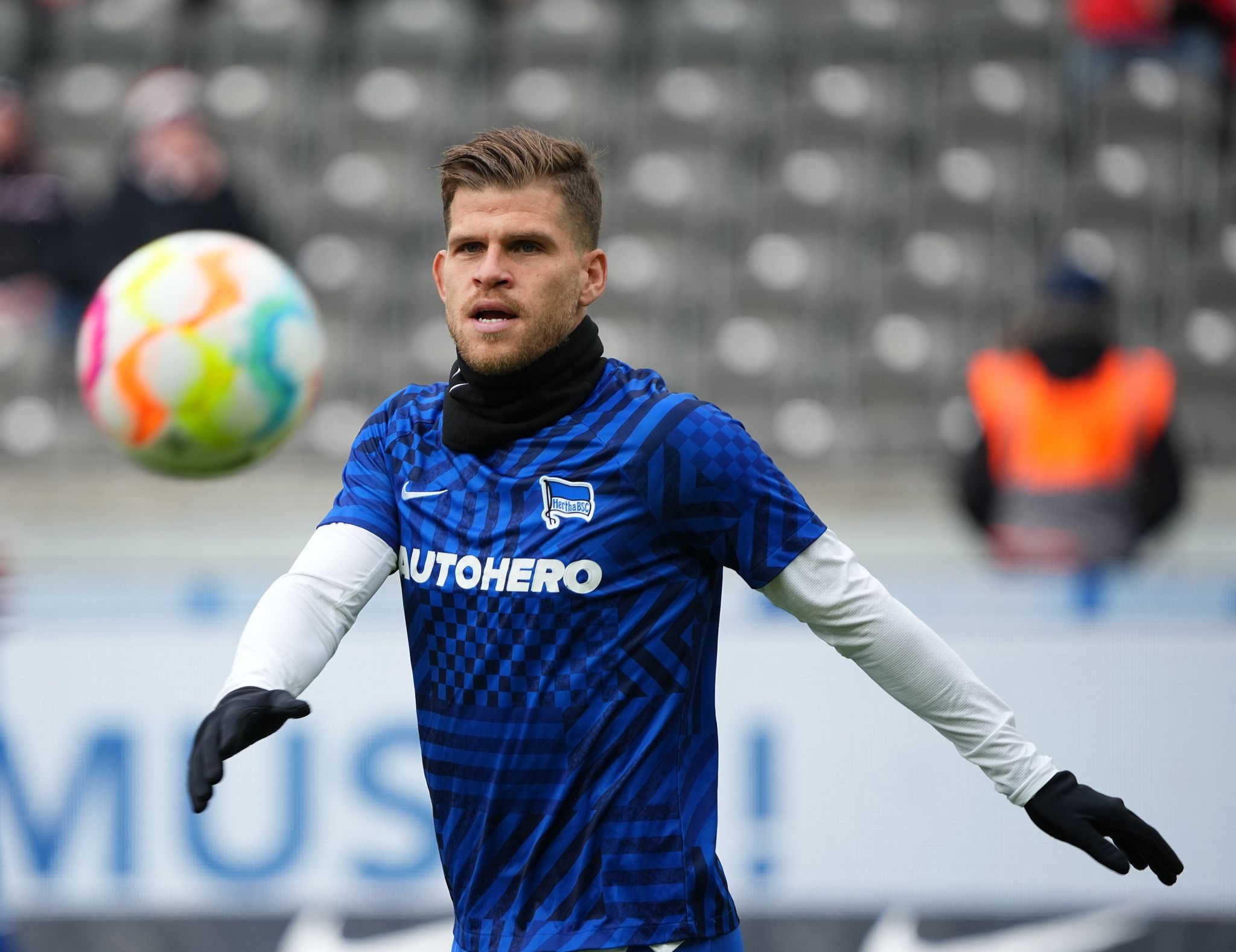 Herthas Boateng verteidigt Niederlechner nach Handy-Blick