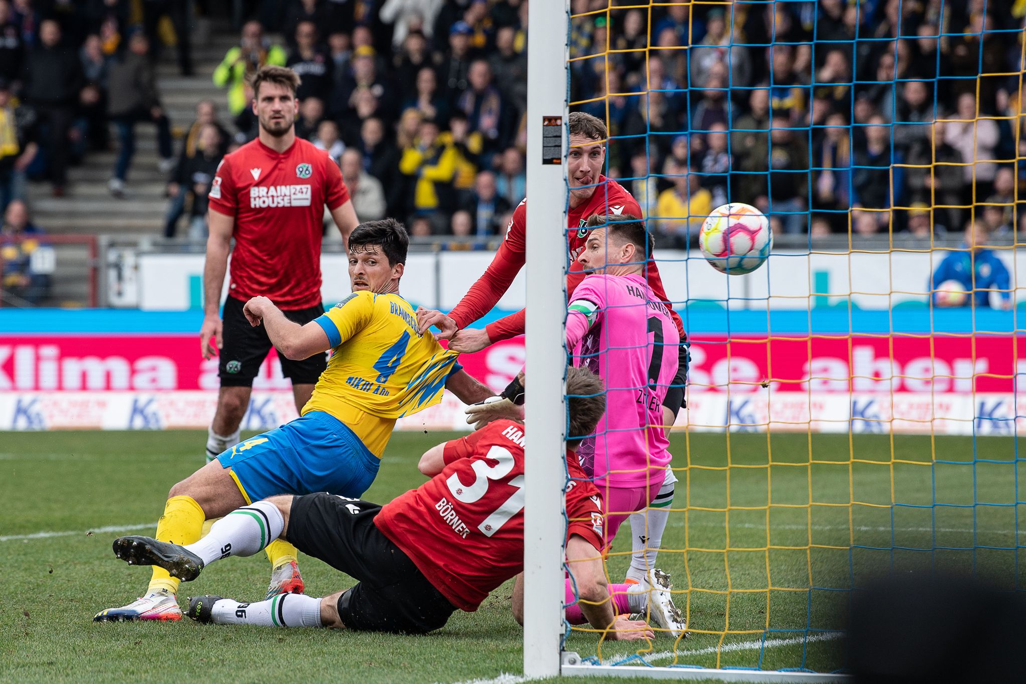 Braunschweig gewinnt emotionales Niedersachsen-Derby