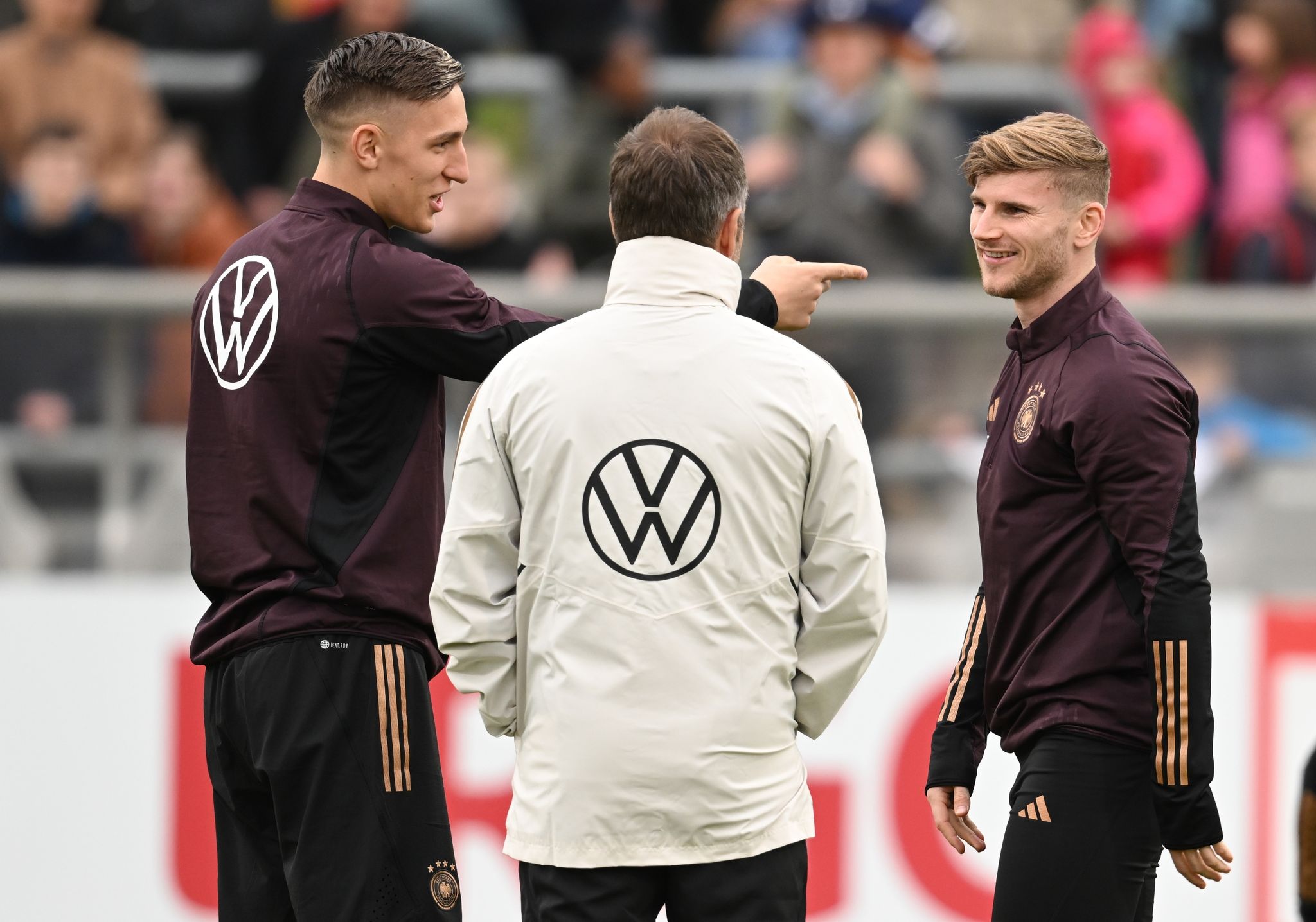 Bei Wind und Dauerregen: Flick trainiert mit allen Spielern