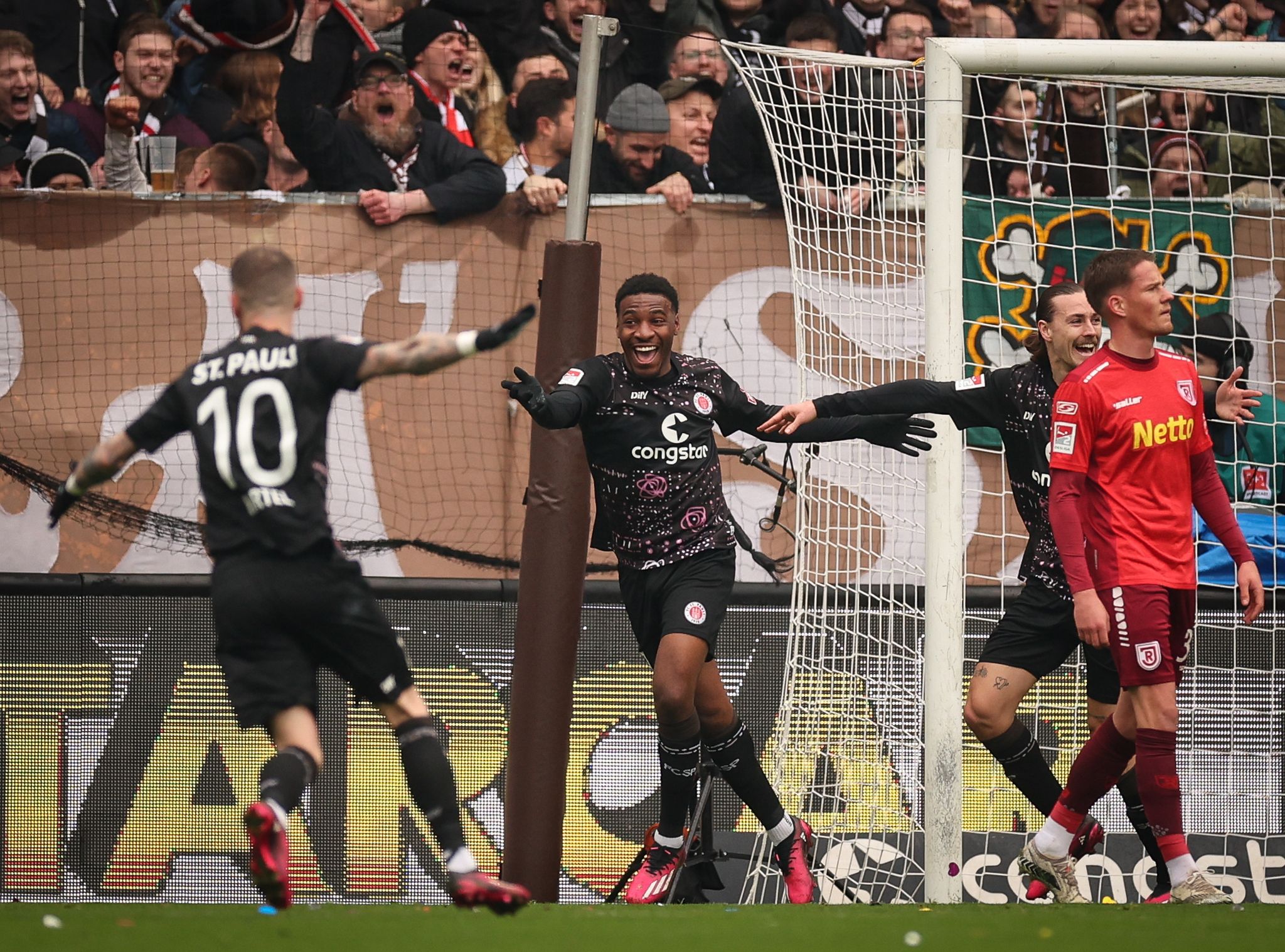 Stadtduell im Aufstiegskampf: St. Pauli fordert HSV heraus