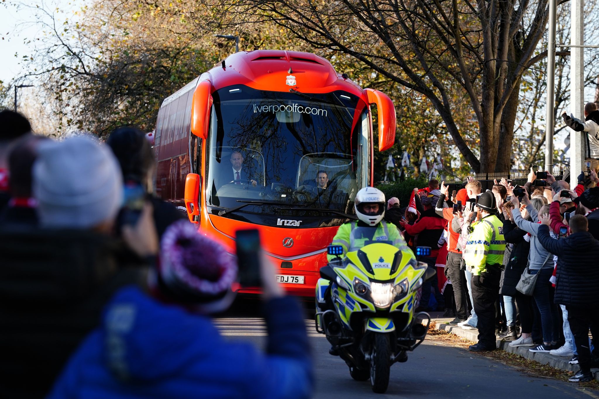 Nach Pleite bei City: Liverpool-Bus mit Ziegelstein beworfen