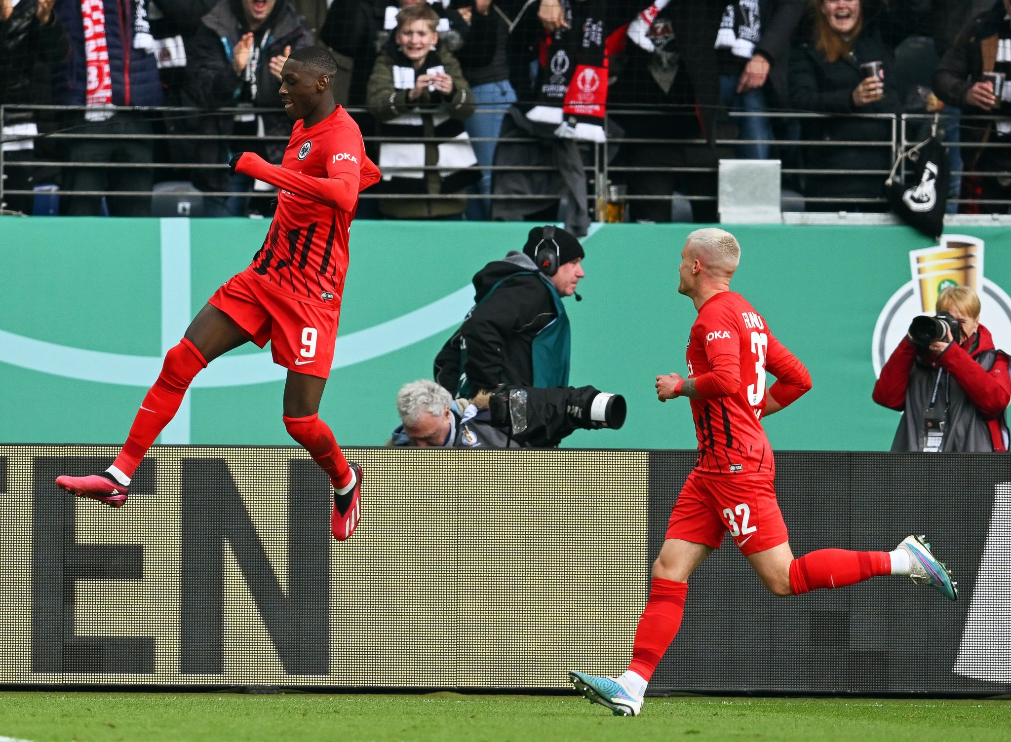 Dank Kolo Muani: Eintracht zieht ins Halbfinale ein