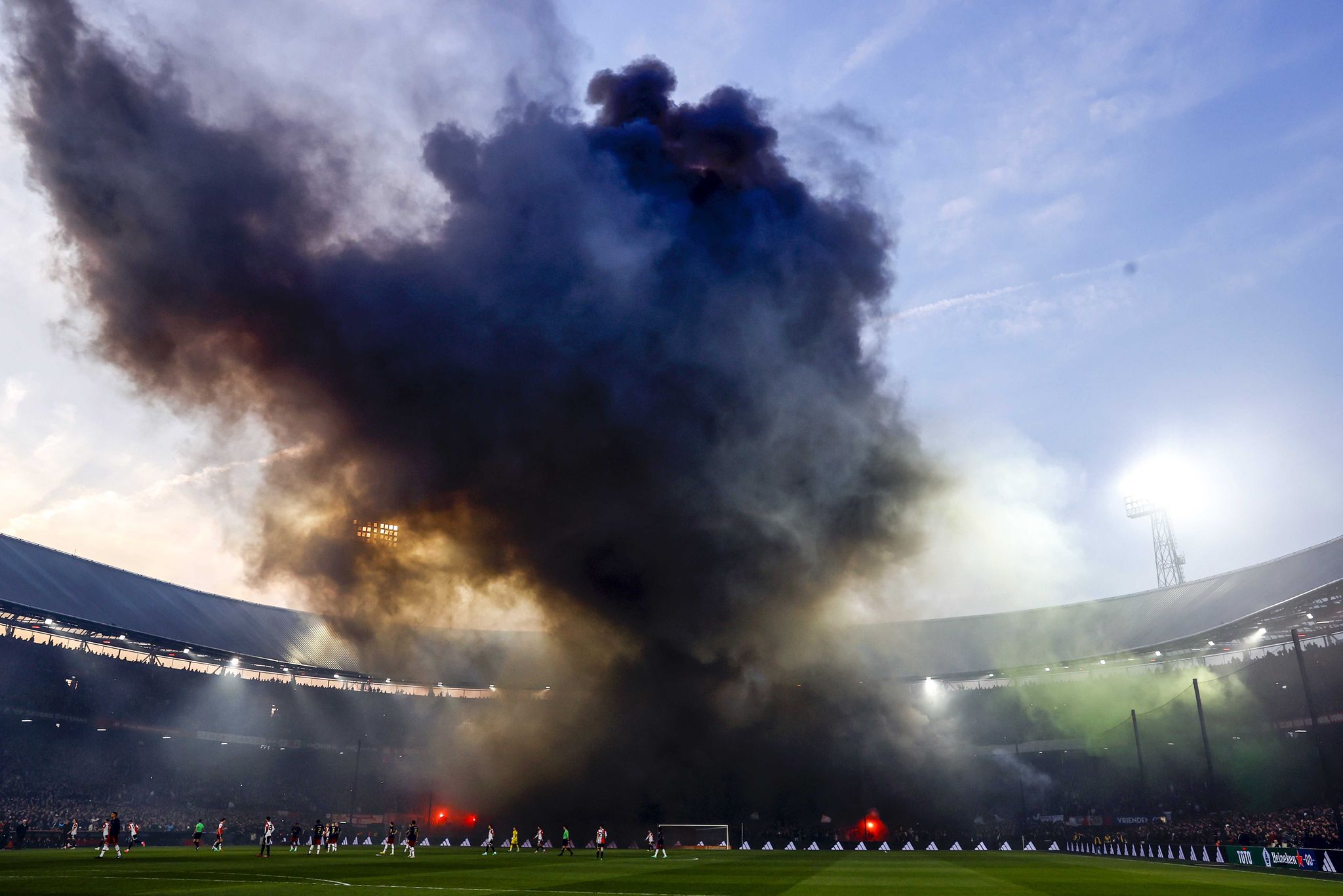KNVB verurteilt Zwischenfälle im Pokal-Halbfinale