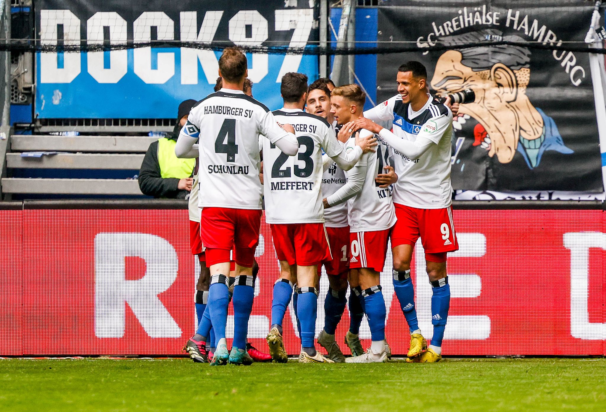 HSV macht wieder Druck: 6:1 gegen desolates Hannover 96