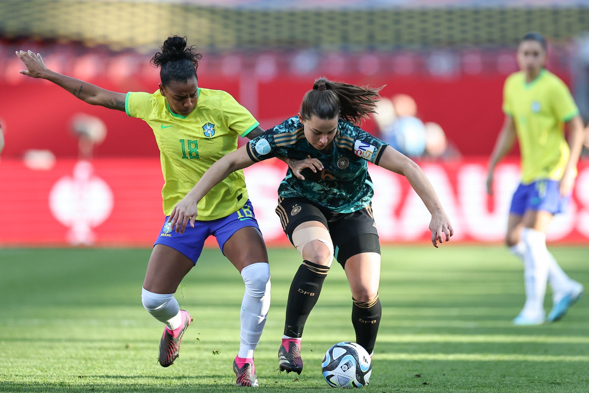 Brasilien tanzt DFB-Frauen aus: 1:2 im WM-Test in Nürnberg
