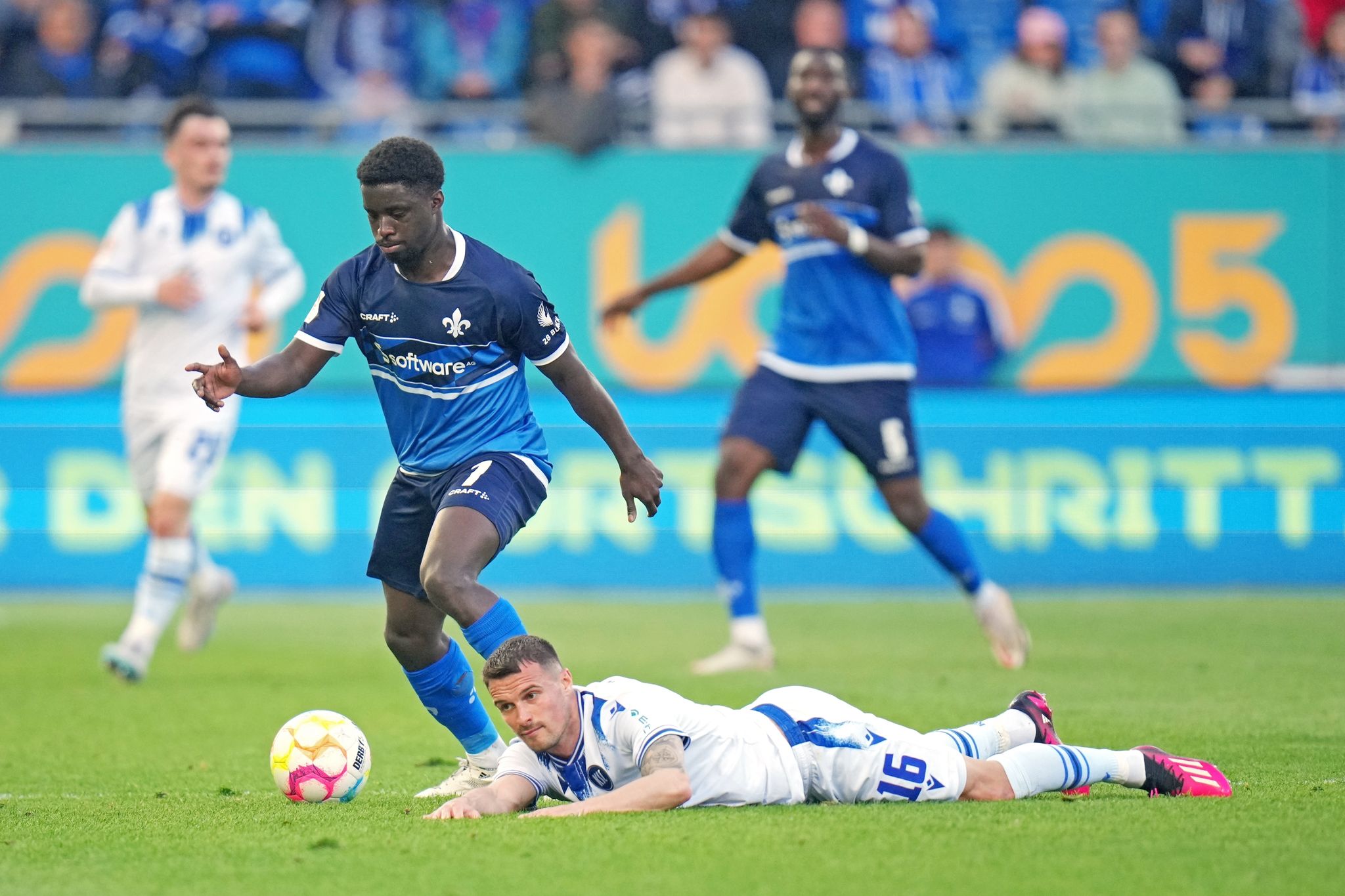 Darmstadt feiert glücklichen Sieg gegen Karlsruhe
