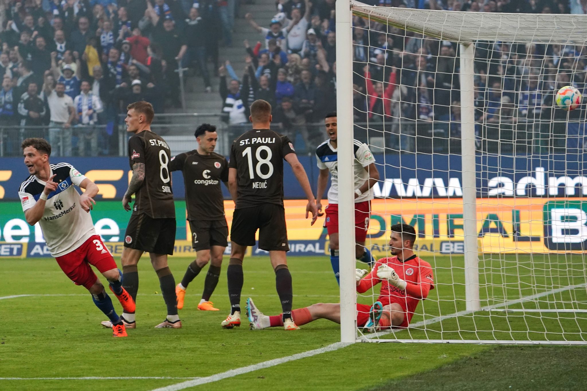 Torfestival im Derby: HSV ringt St. Pauli nieder