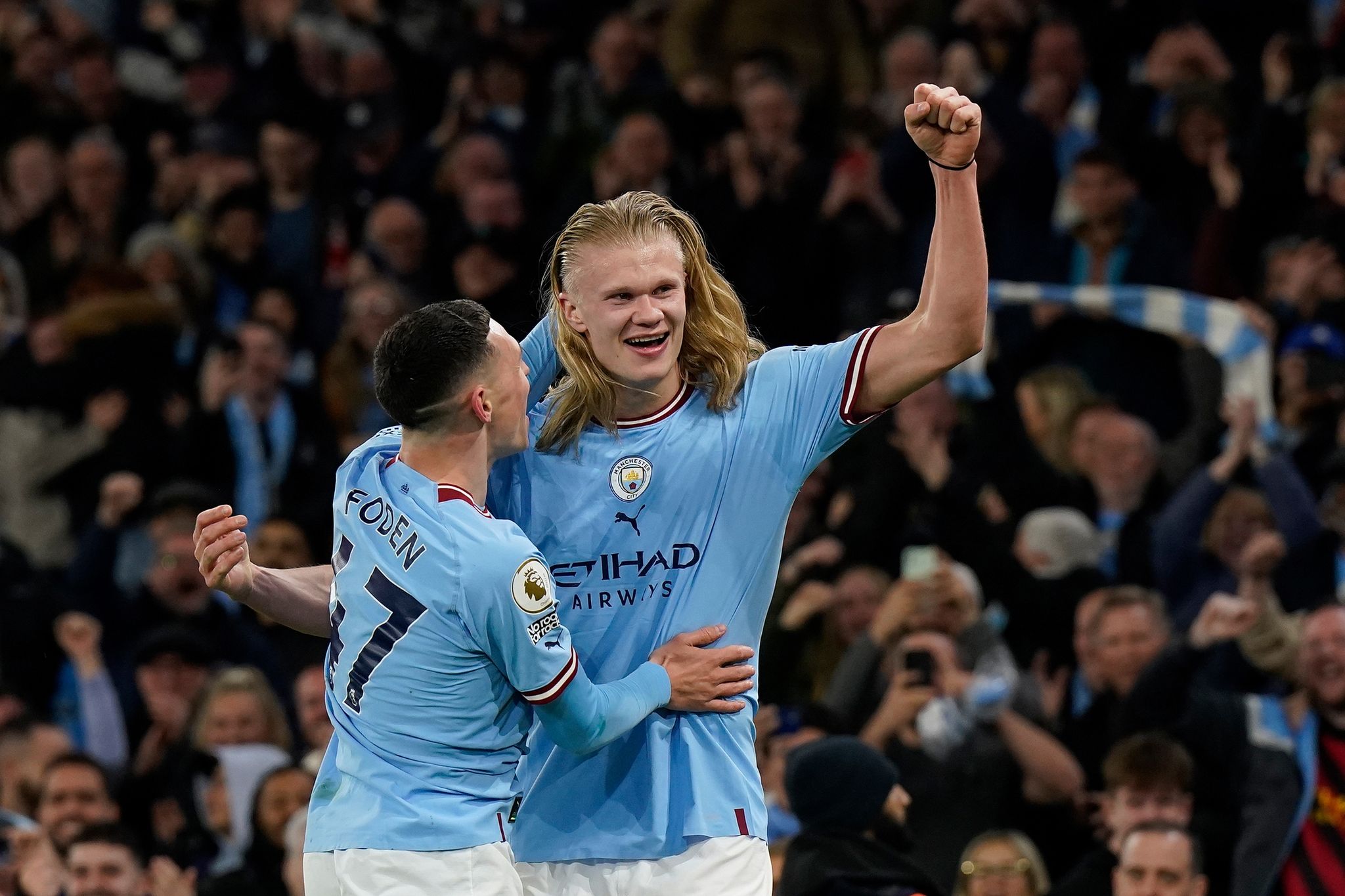 Erling Haaland mit offener Haarpracht zum Torrekord