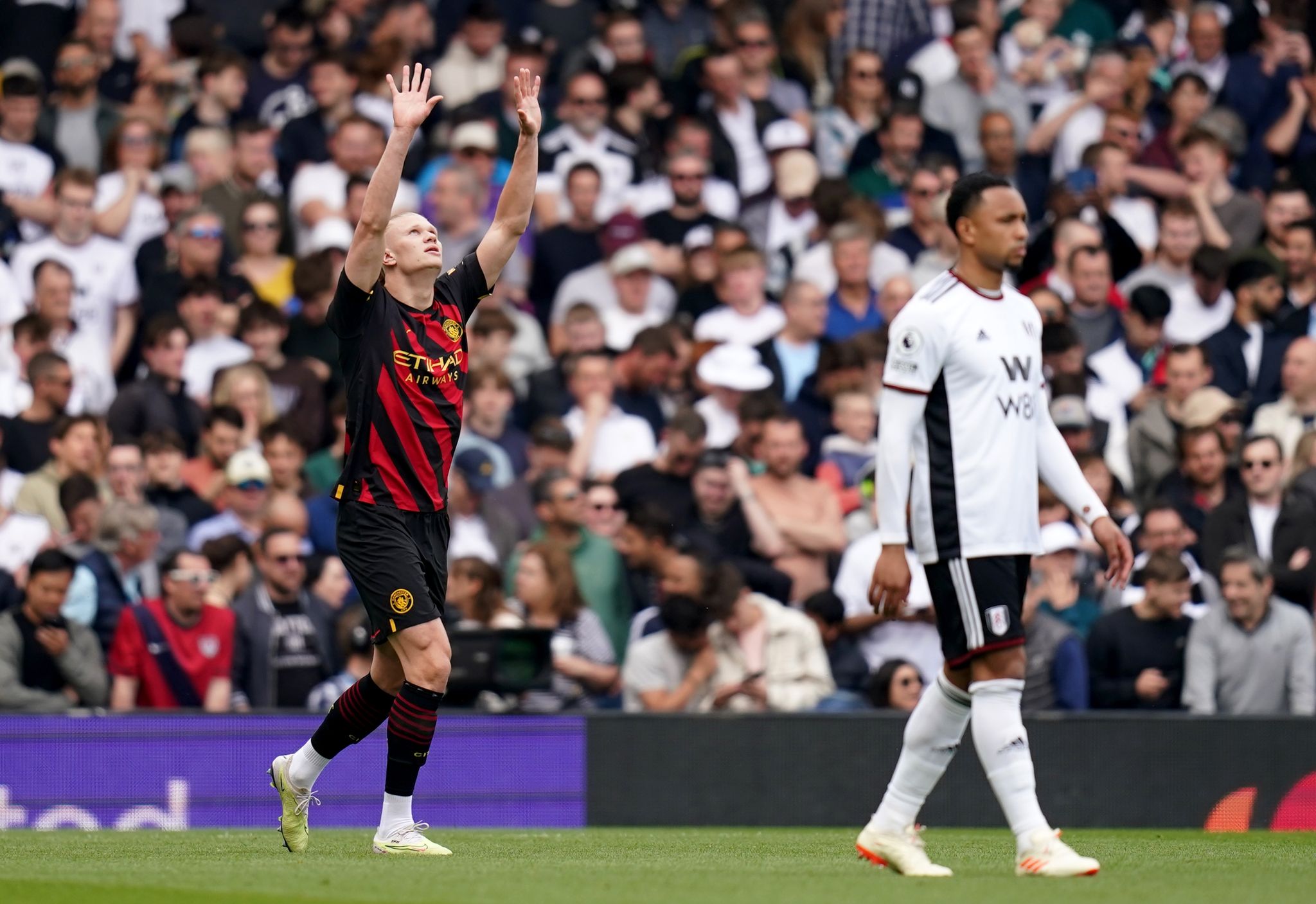Man City nach Sieg bei Fulham Tabellenführer