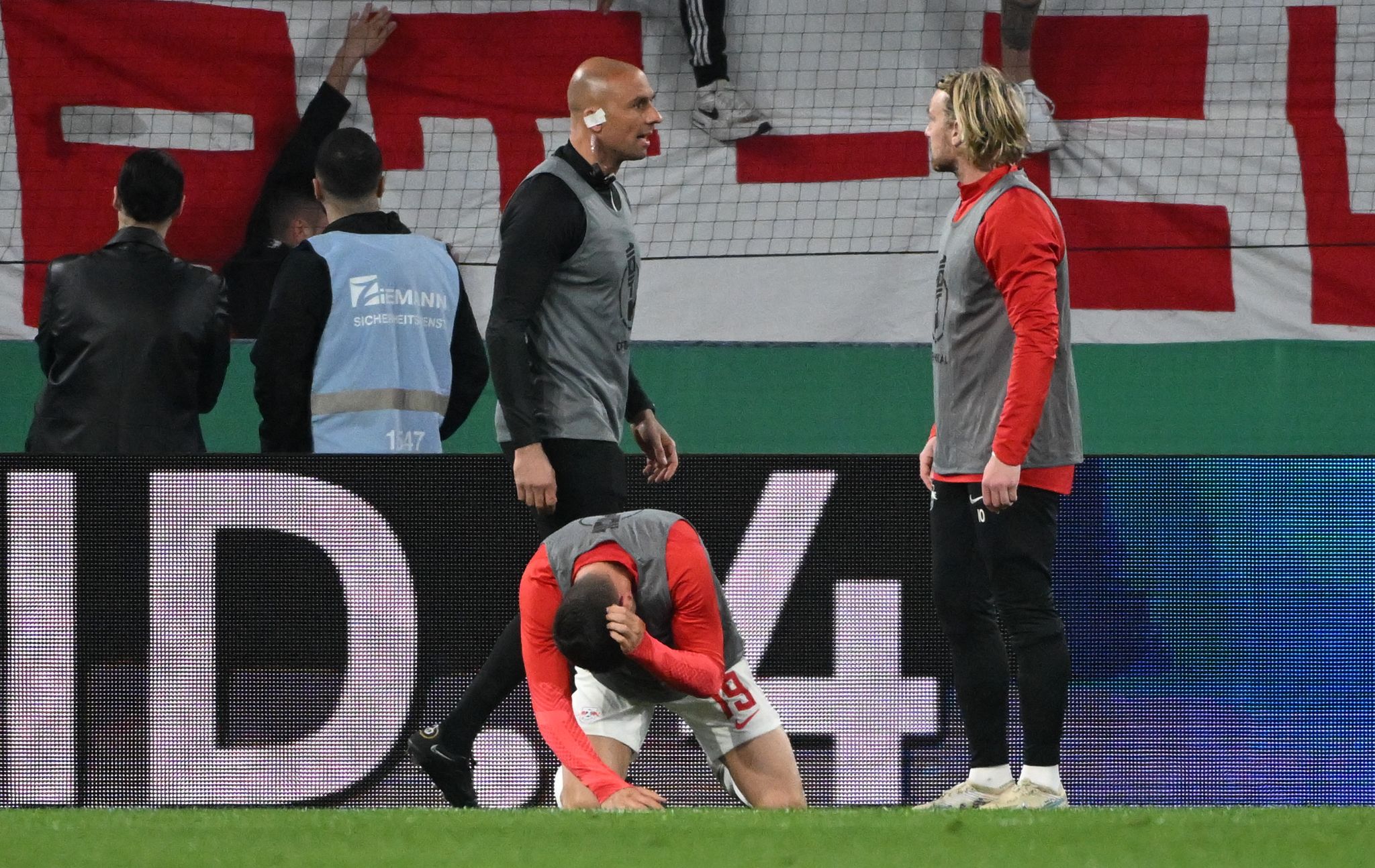 Münzwurf: Günter kritisiert Freiburg-Fans und Leipzigs Silva