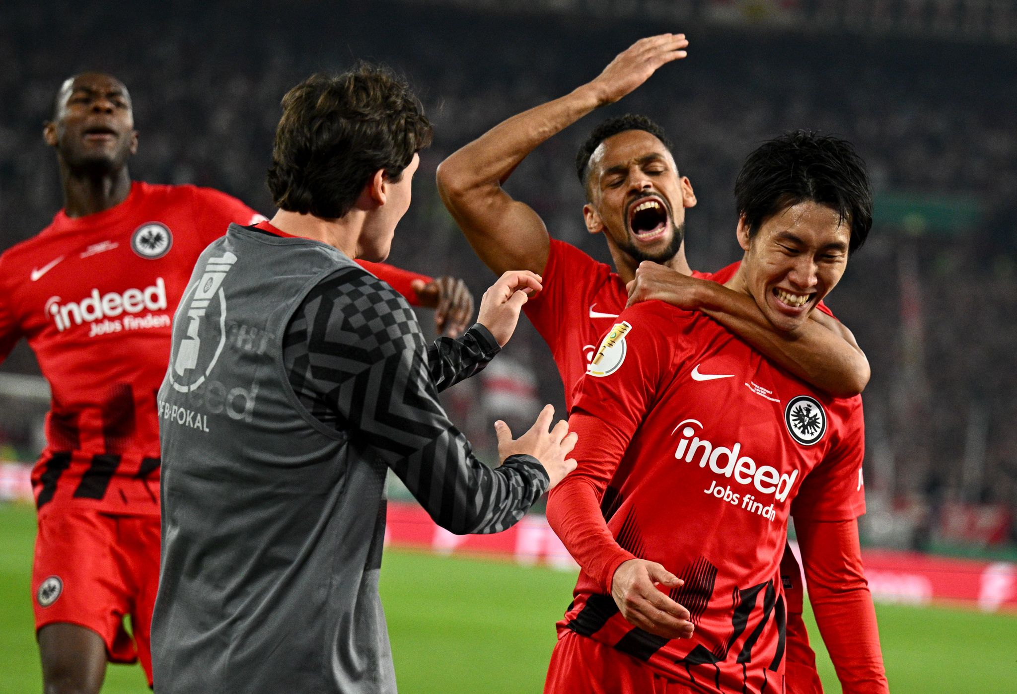 Frankfurt nach Sieg gegen Stuttgart im Finale