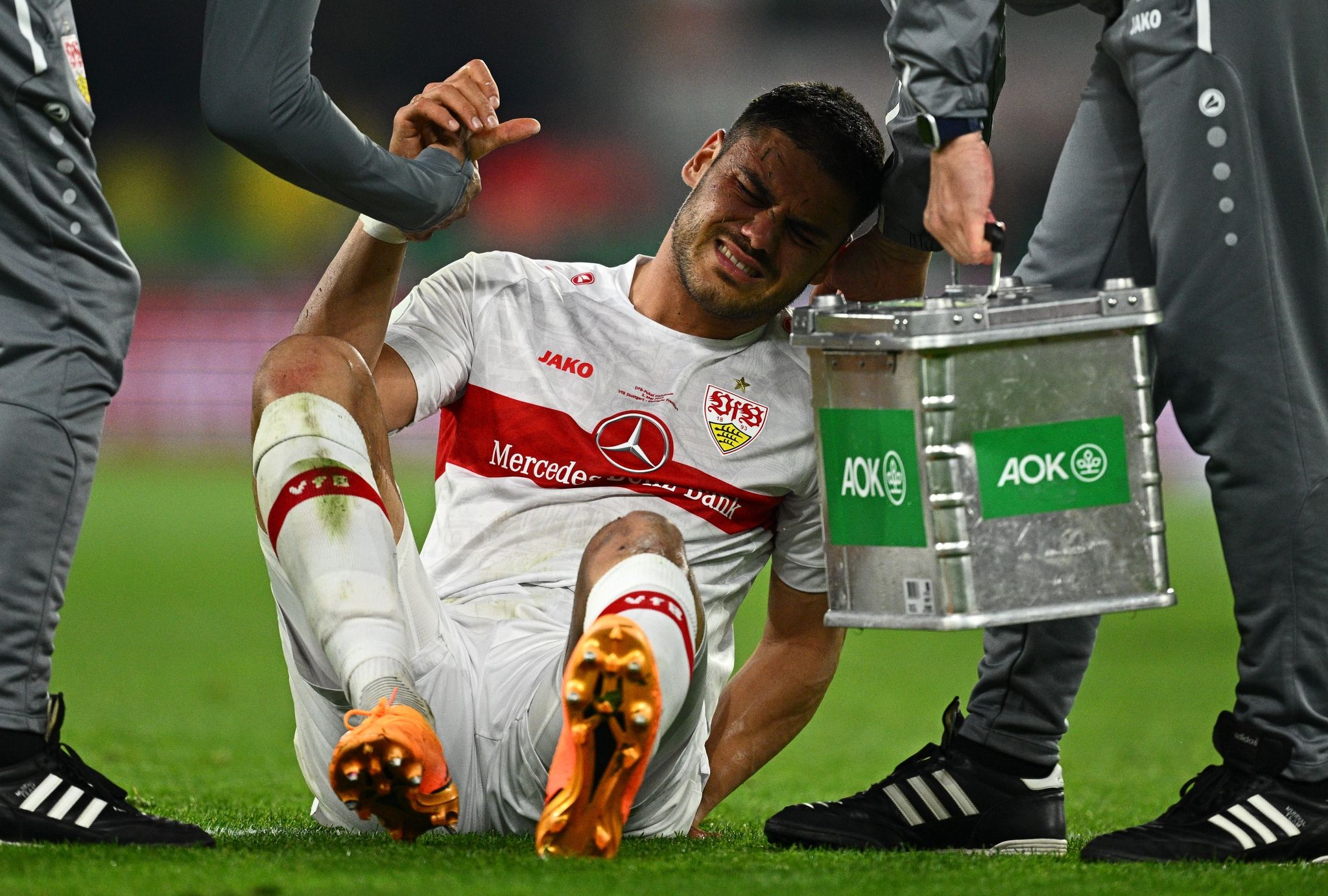 Verteidiger humpelt aus dem Stadion: VfB bangt um Mavropanos
