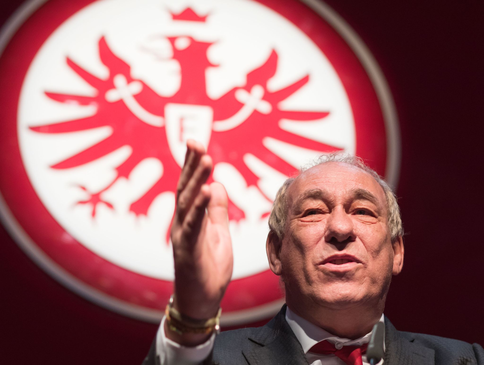 Fix: Eintracht-Präsident Fischer hört 2024 vorzeitig auf