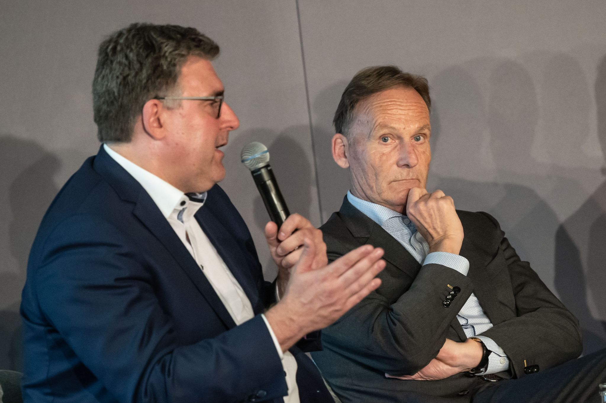 Hellmann: Keine Spielplanänderung bei Investoren-Einstieg