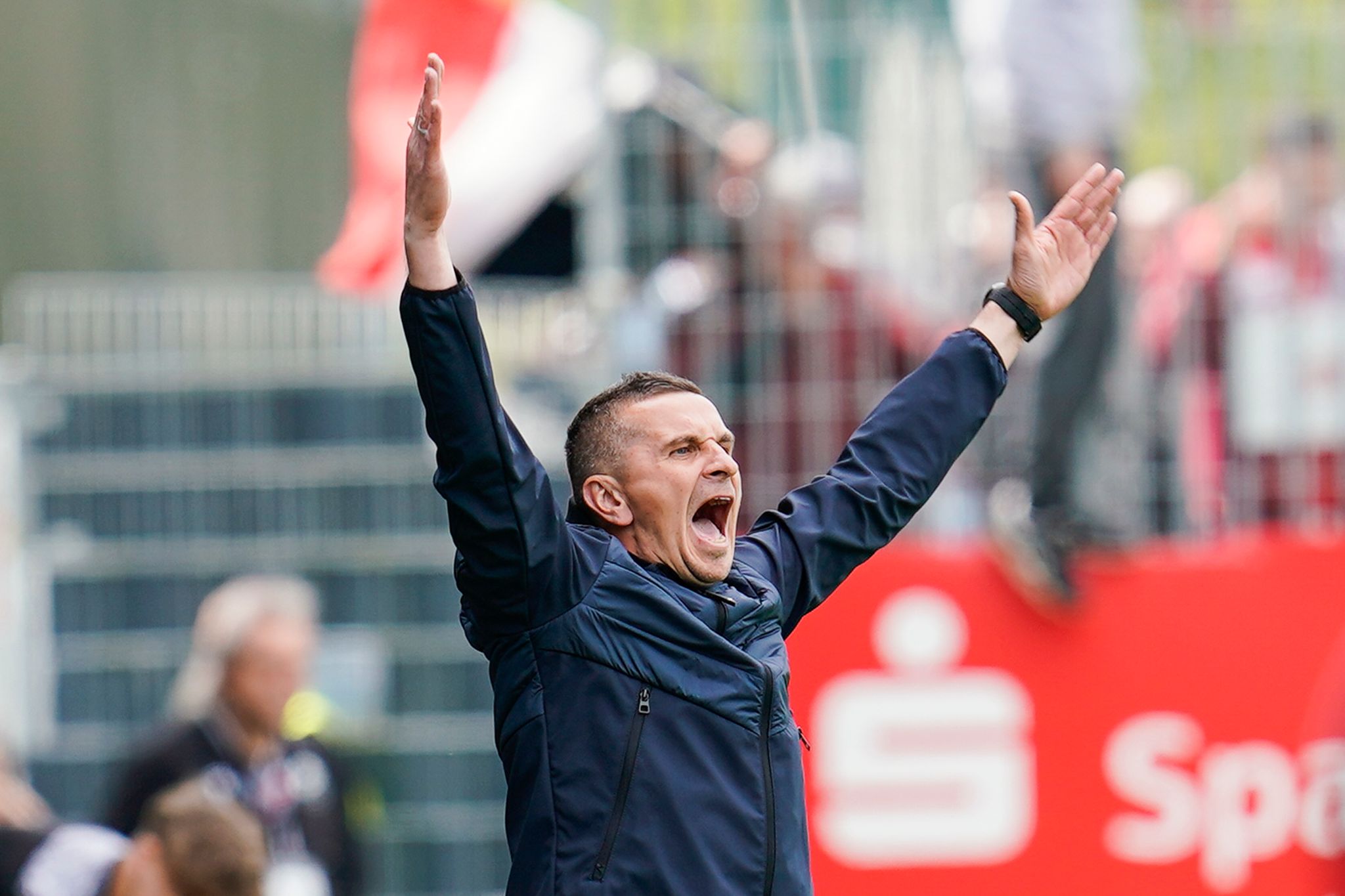 Regensburg stellt Trainer Selimbegovic frei