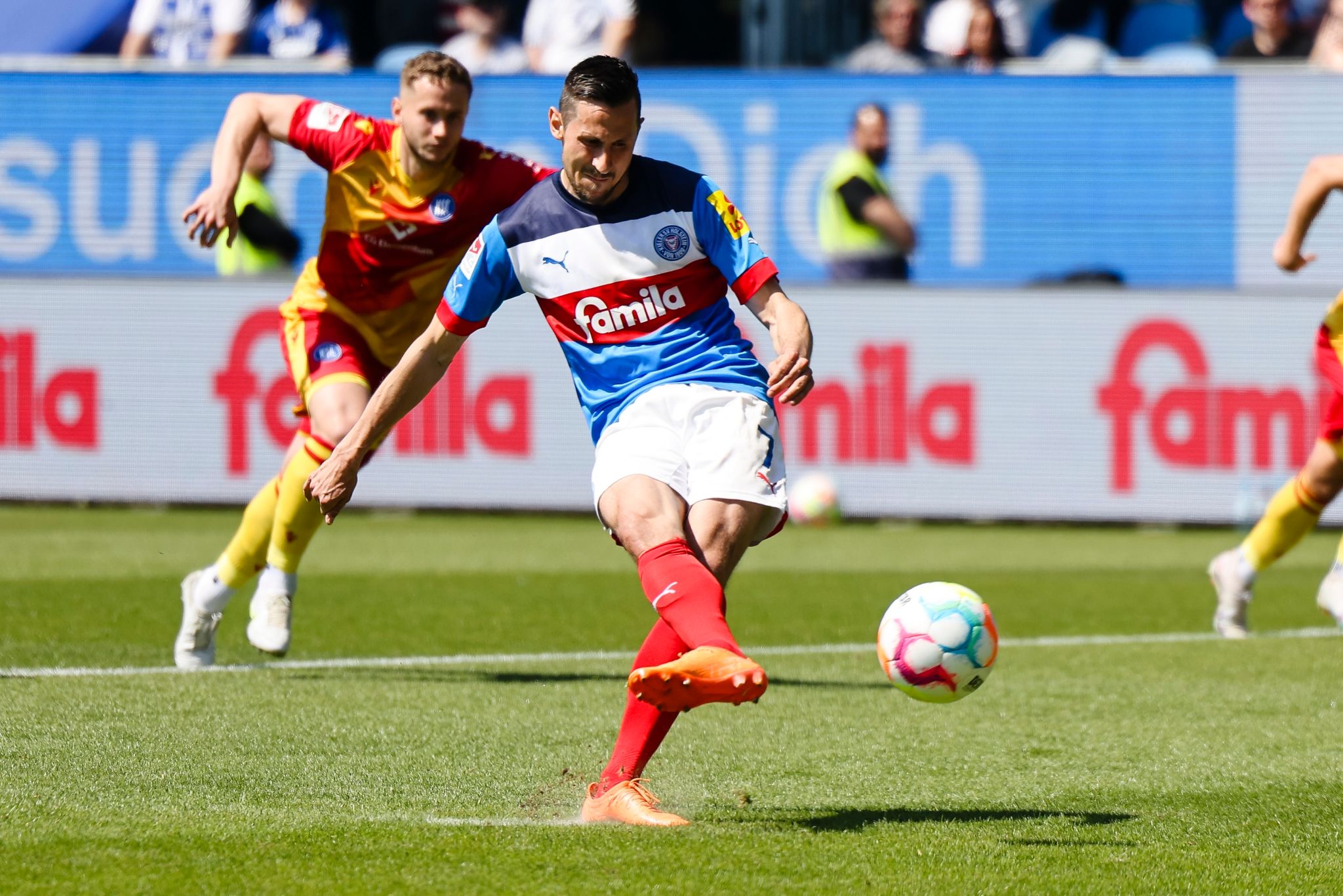 Kieler Wiedergutmachung im Spiel um nichts: Sieg gegen KSC
