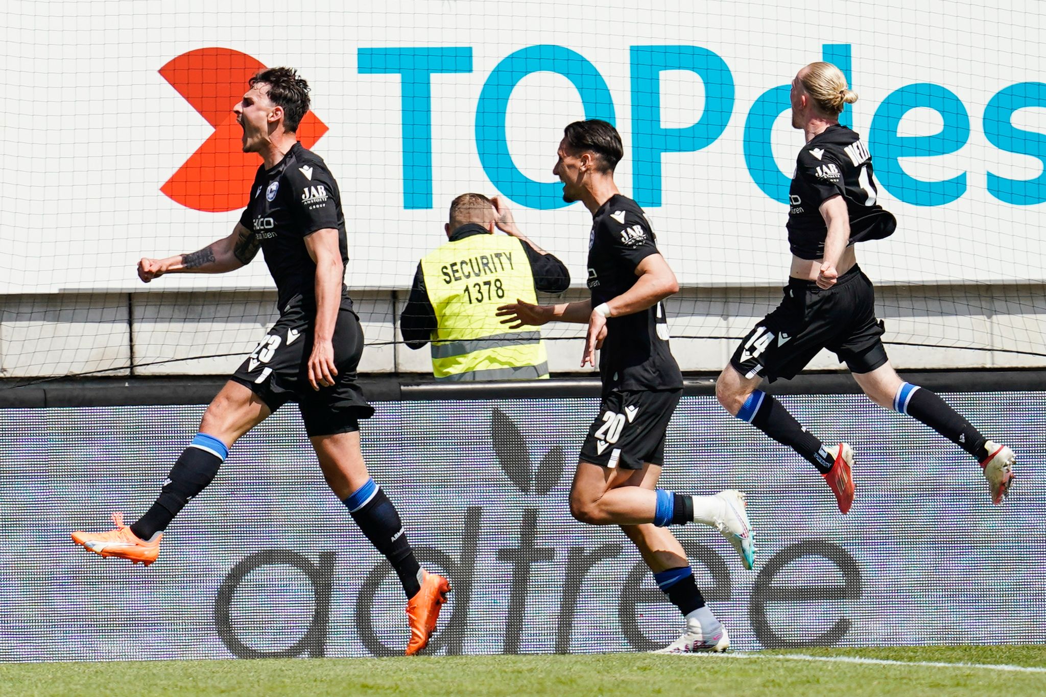 Dank Serra: Arminia Bielefeld hofft wieder auf Ligaverbleib