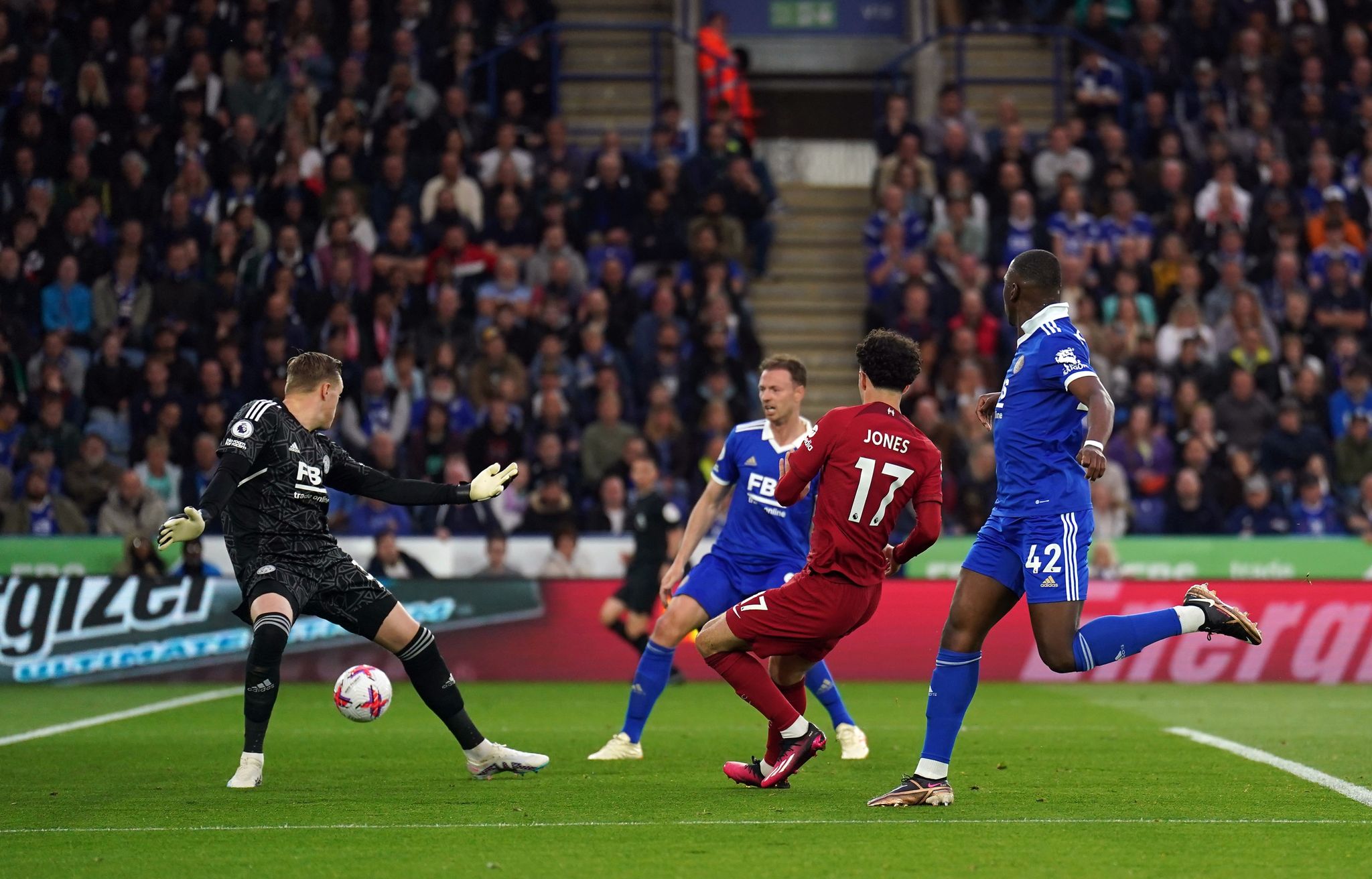FC Liverpool siegt bei Leicester City souverän