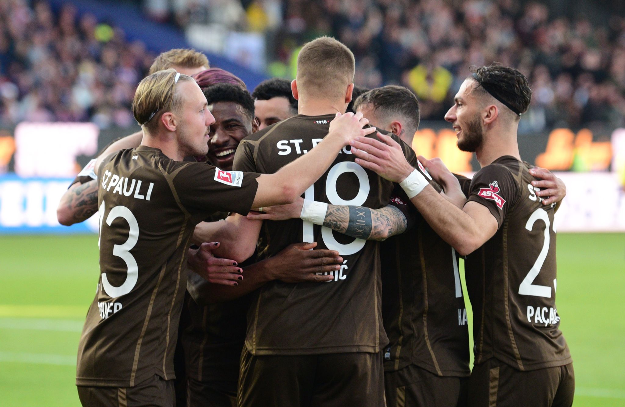 FC St. Pauli feiert Sieg in Nordduell bei Holstein Kiel