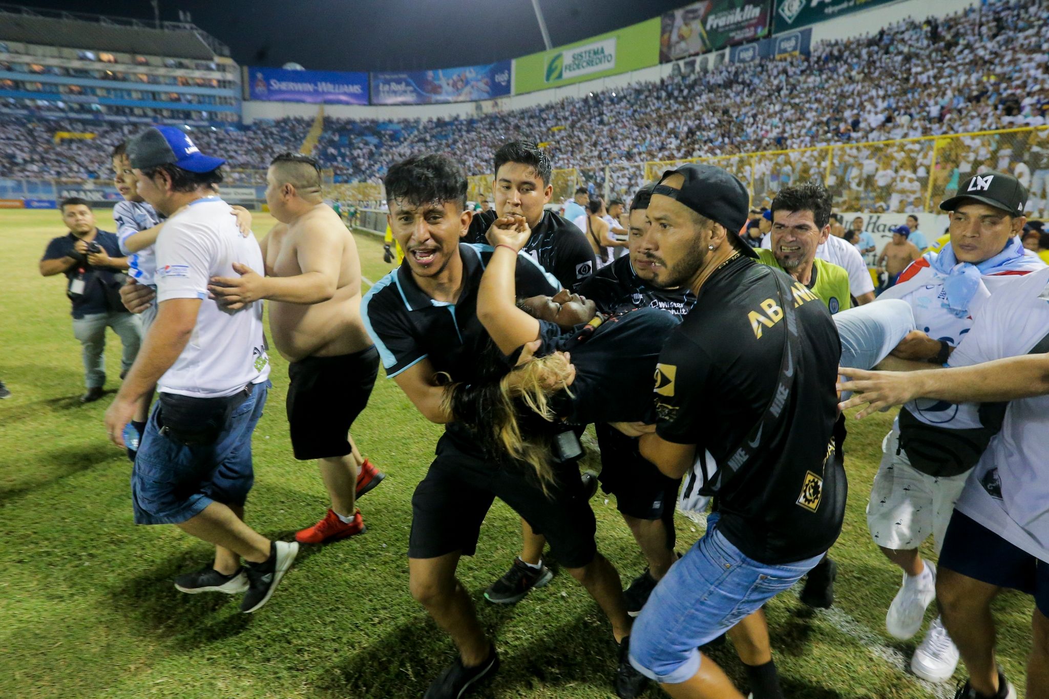 Massenpanik in Stadion: Mindestens zwölf Tote in El Salvador