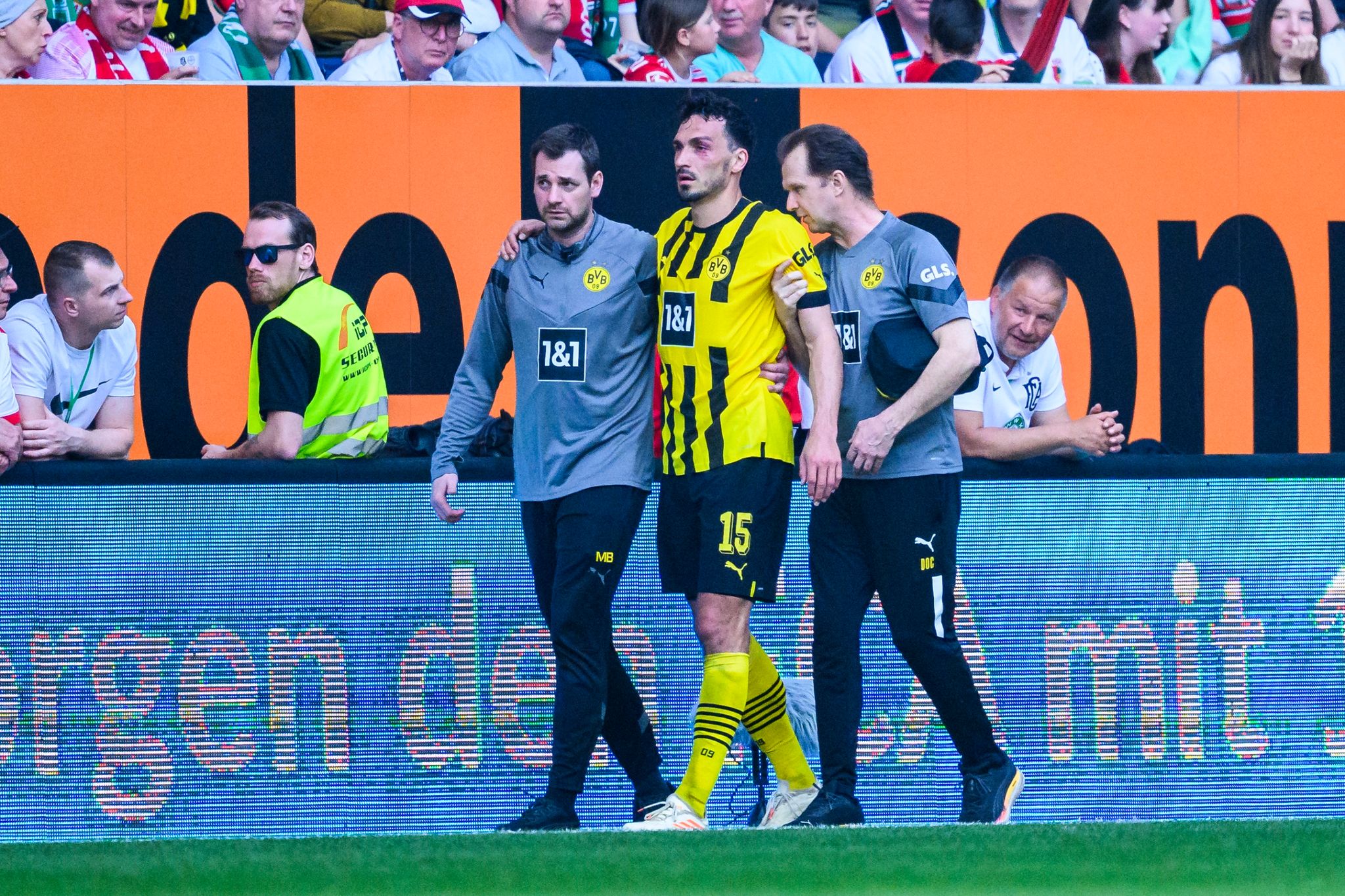 Entwarnung bei Hummels: Am Auge getackert, aber happy