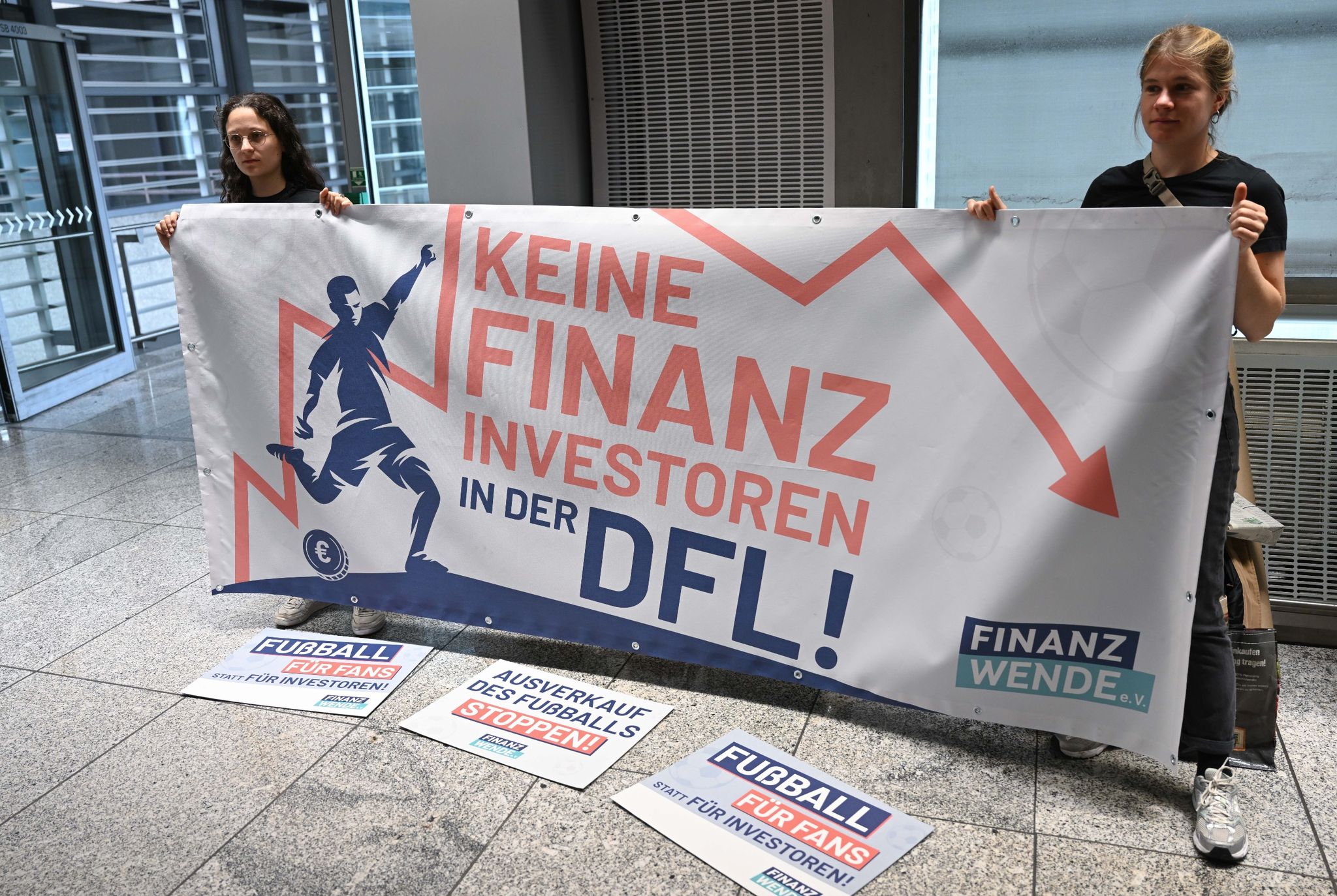 Gegner protestieren gegen Investor-Einstieg bei der DFL