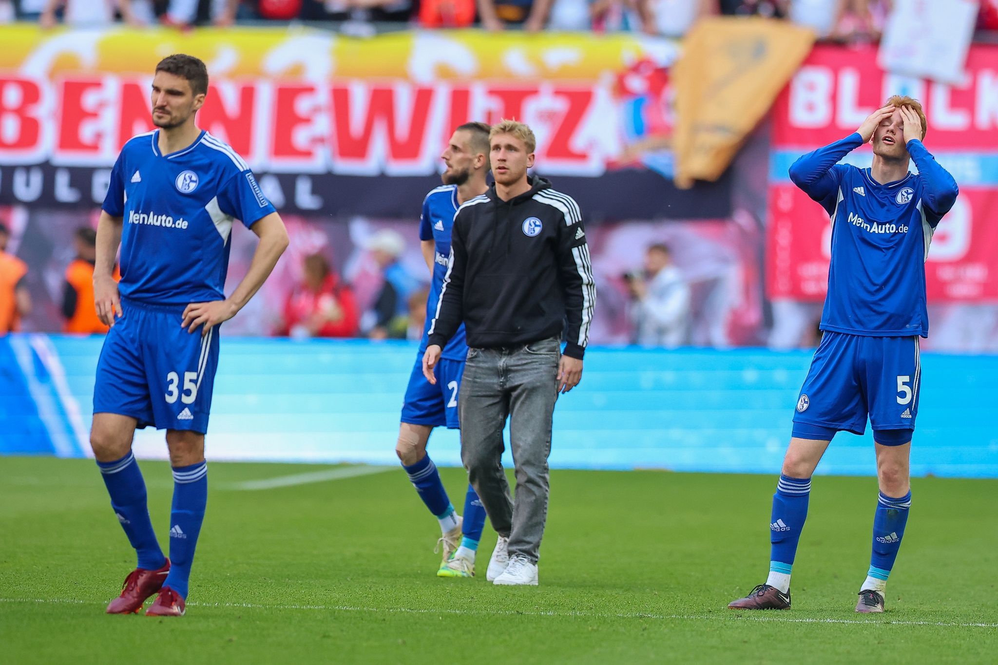 Schalke abgestiegen: Erst einmal «Wunden lecken»