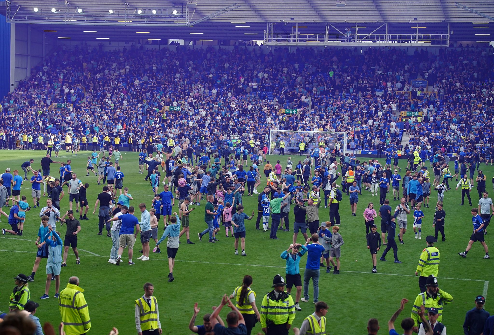 Everton rettet sich, Leicester und Leeds steigen ab
