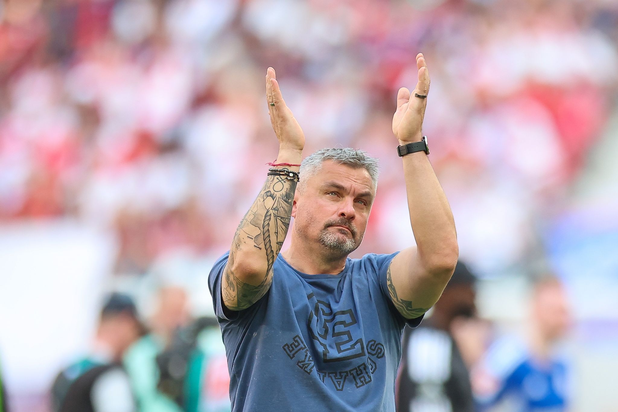 Schalke-Coach hofft auf Verbleib von van den Berg