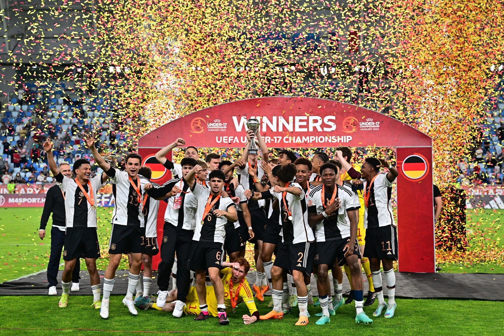 Sieg im Elfmeterschießen: Deutsche U17 ist Europameister