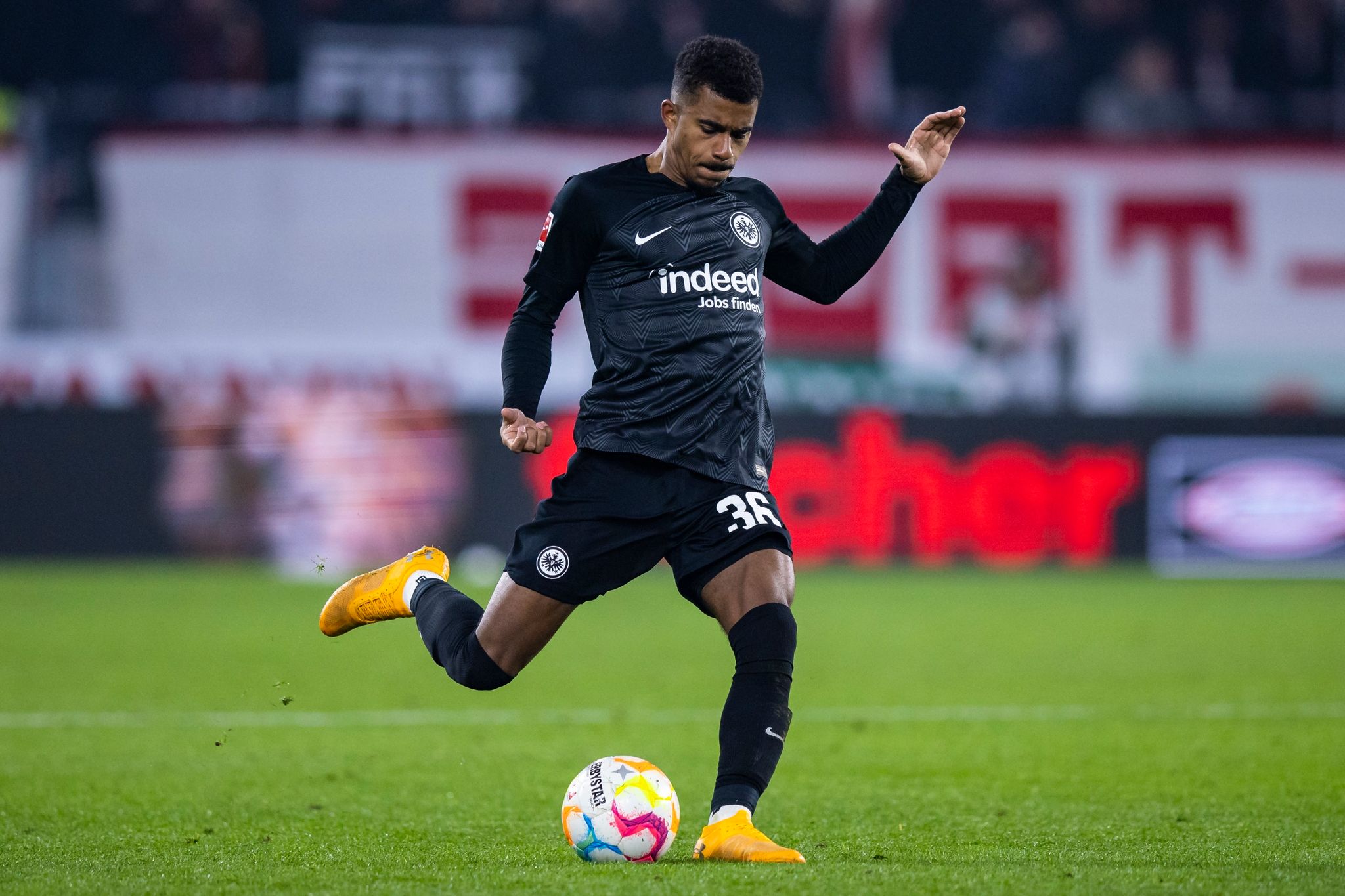 Eintracht verpflichtet Knauff fest: Vertrag bis 2028
