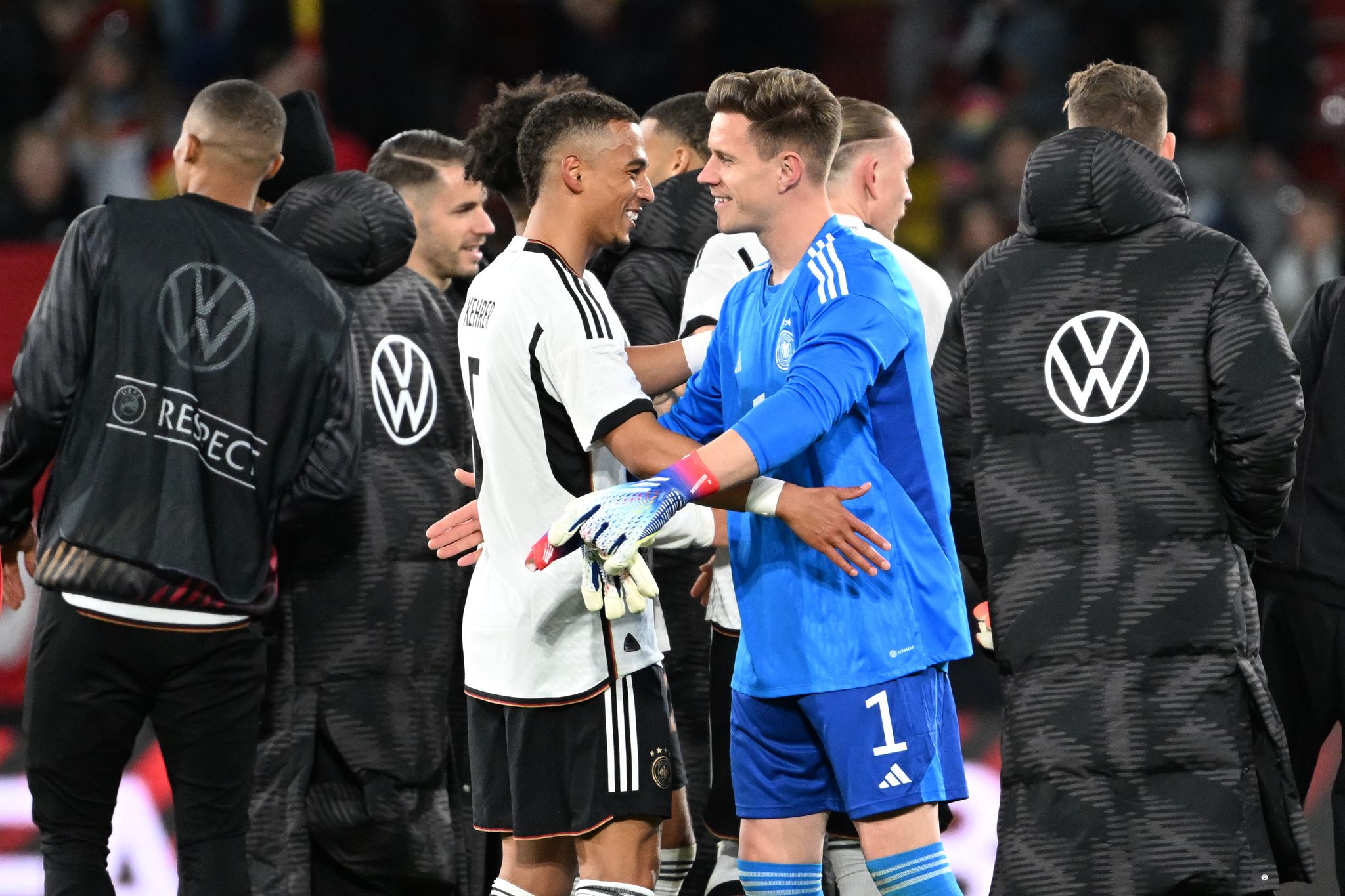 Kehrer und Torwart ter Stegen im DFB-Quartier angekommen